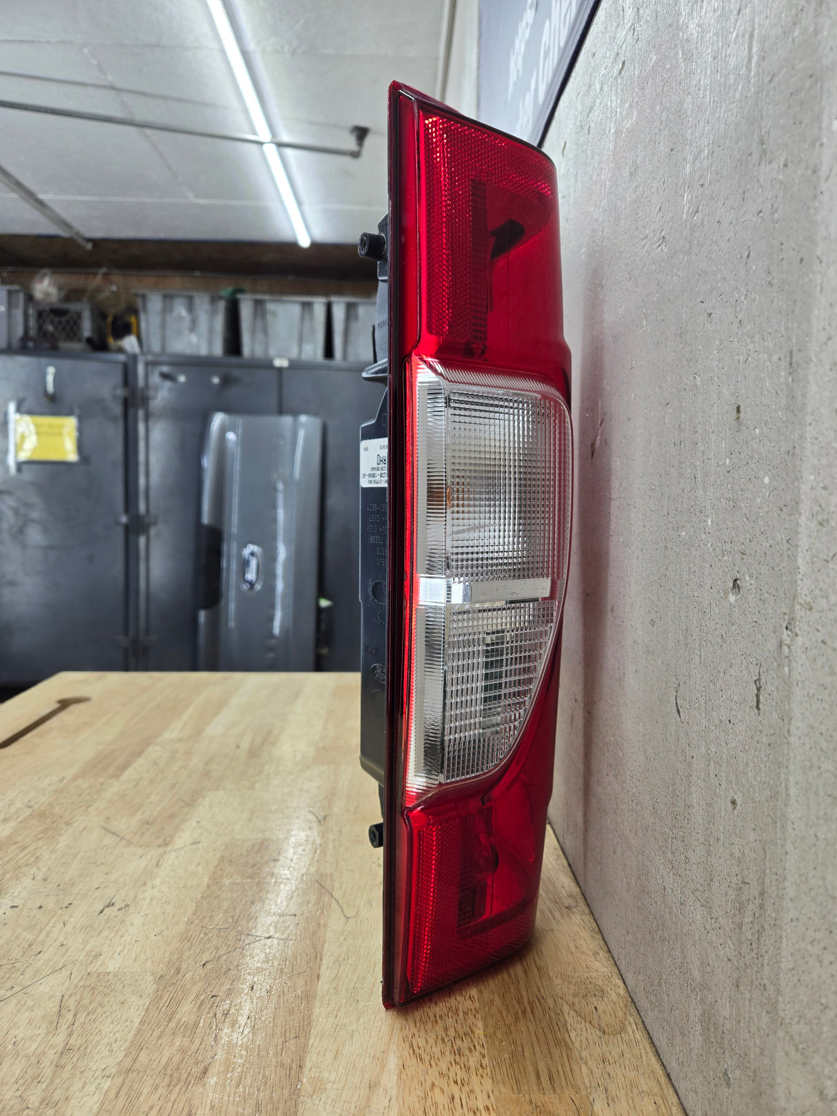 2020-2022 Ford Super Duty F250 F350 F450 F550 RH Passenger Side Tail Light Halogen LC3B-13B504-AD