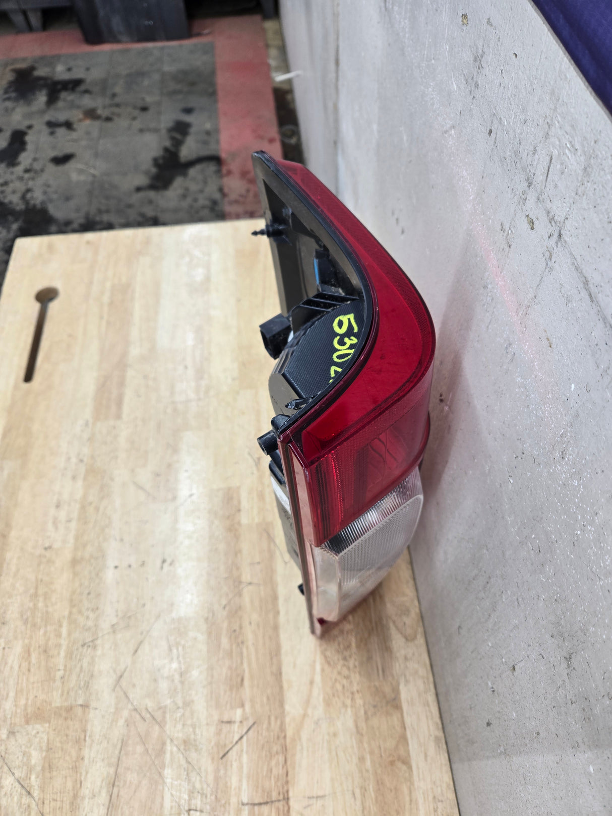 2020-2022 Ford Super Duty F250 F350 F450 F550 RH Passenger Side Tail Light Halogen LC3B-13B504-AD