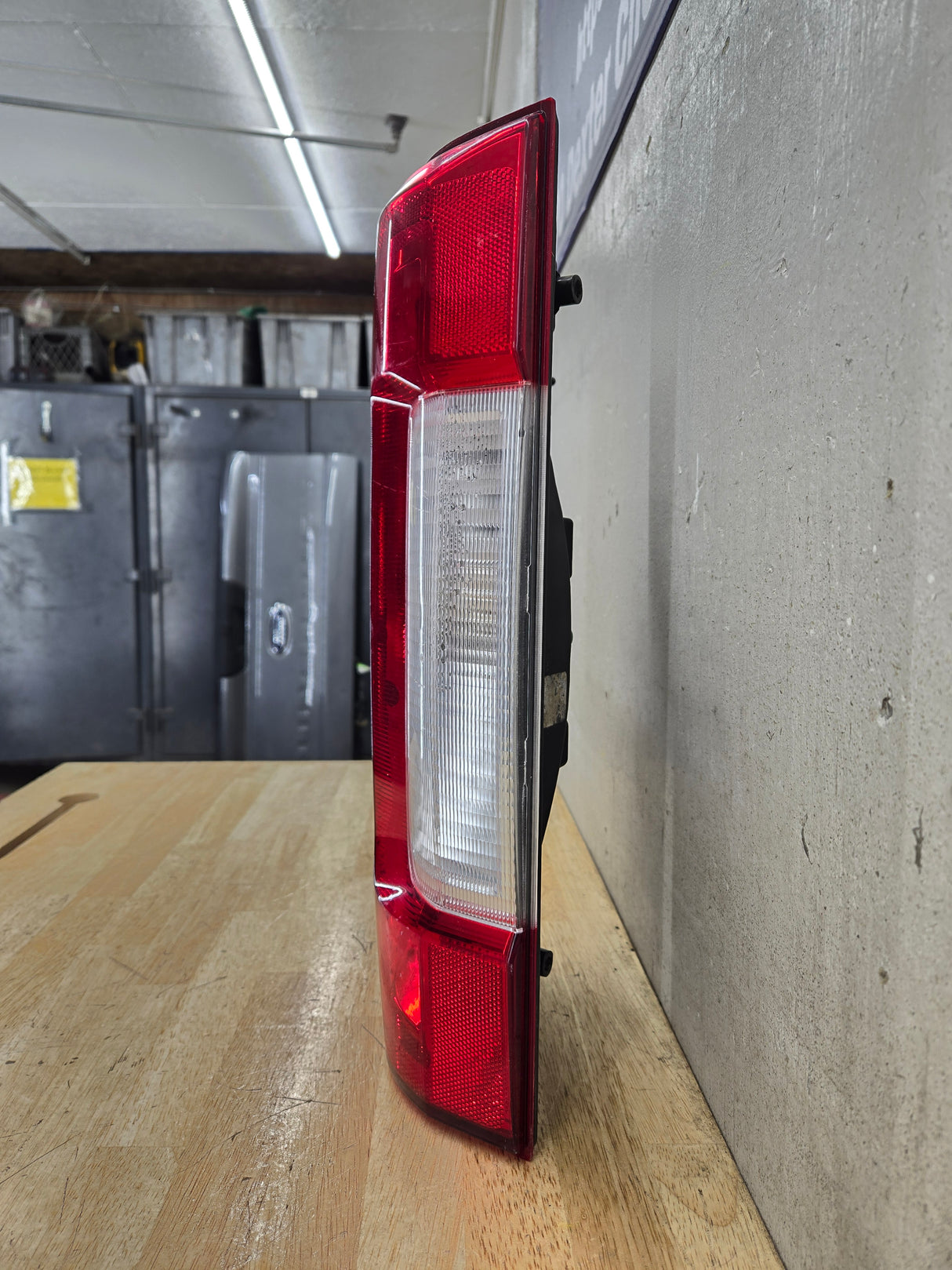 2017-2019 Ford Super Duty F250 F350 F450 F550 LH Driver Side Tail Light Halogen HC3B-13B505-AD