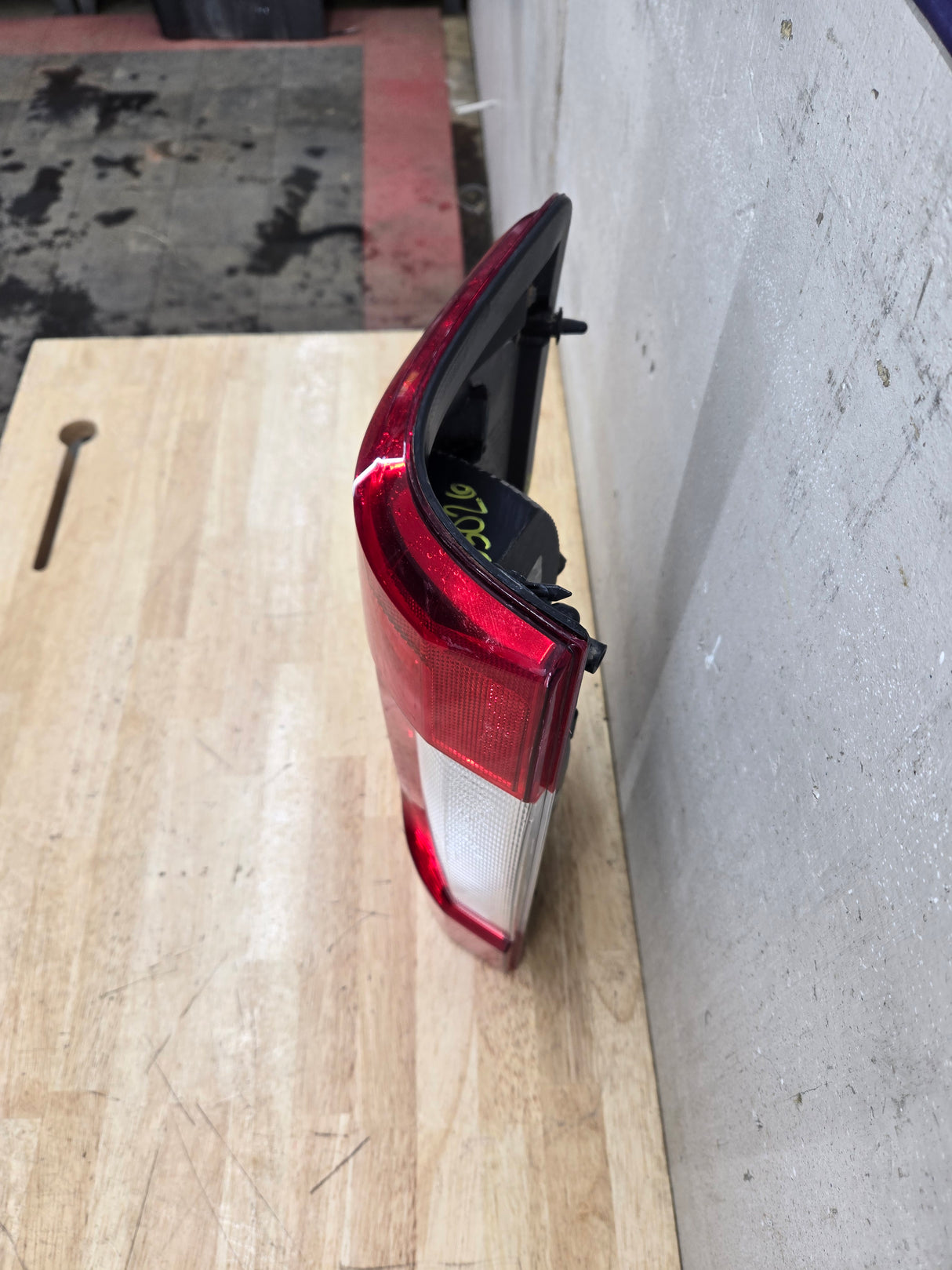 2017-2019 Ford Super Duty F250 F350 F450 F550 LH Driver Side Tail Light Halogen HC3B-13B505-AD