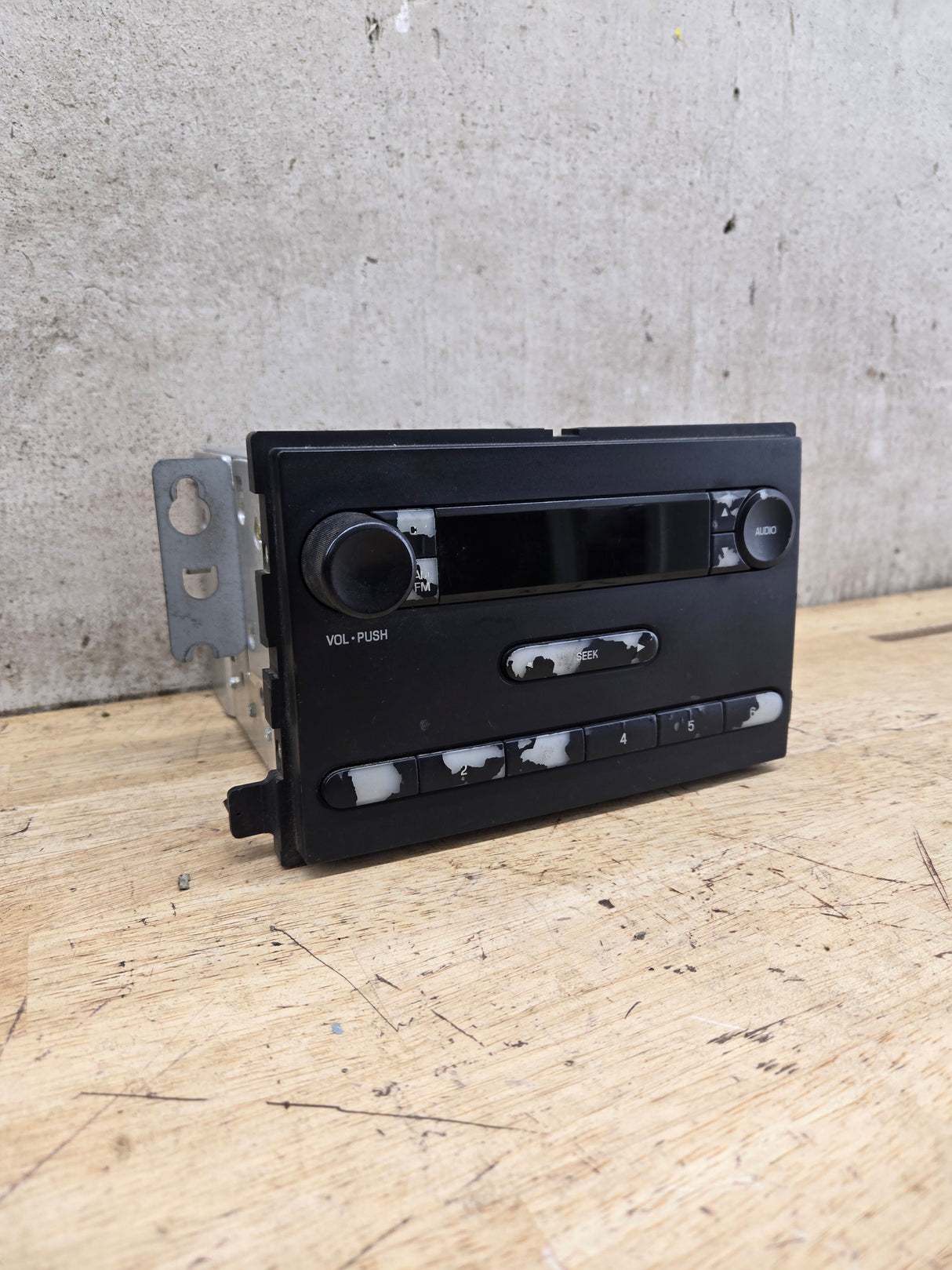 2005-2007 Ford Super Duty F250 F350 F450 F550 Factory Radio Head Unit AM/FM CD OEM 5C3T-18K810-AG