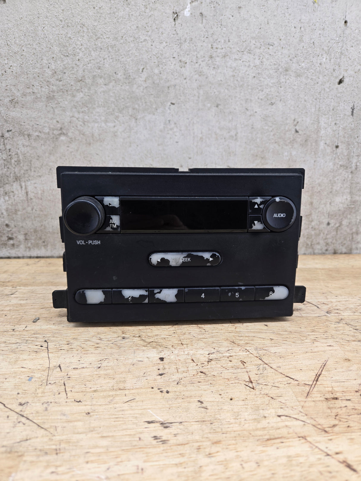 2005-2007 Ford Super Duty F250 F350 F450 F550 Factory Radio Head Unit AM/FM CD OEM 5C3T-18K810-AG