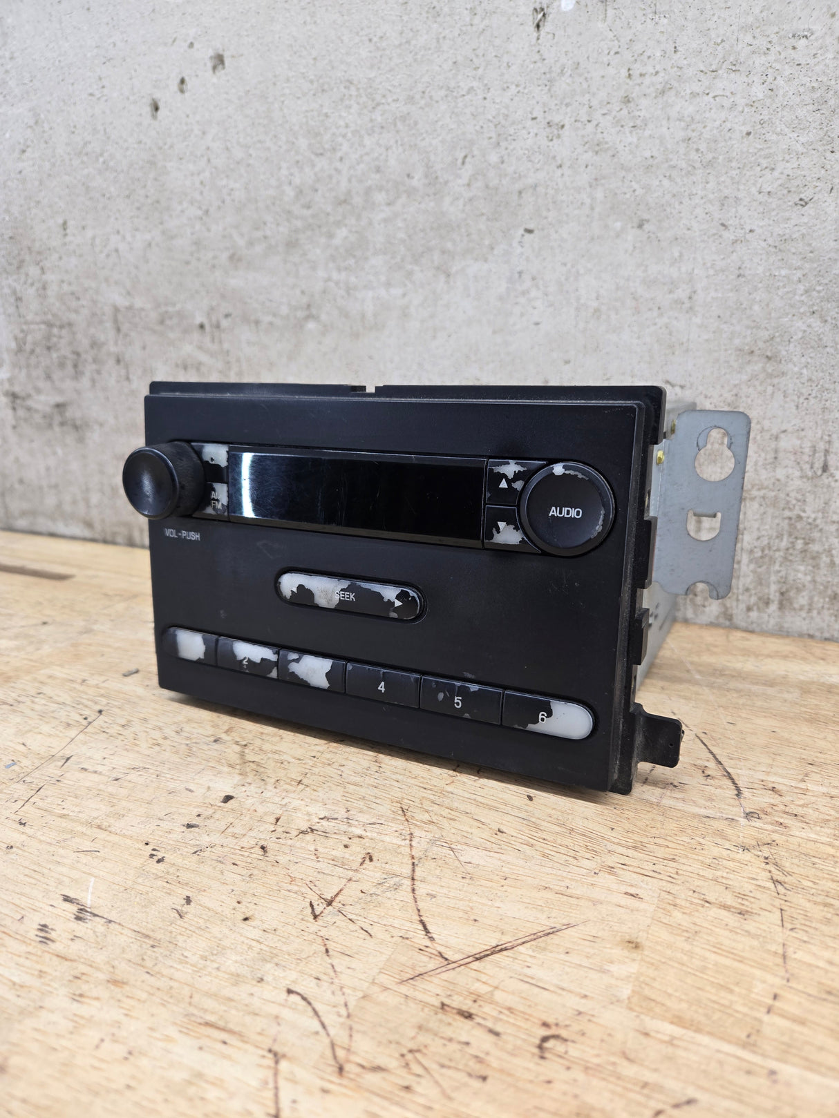 2005-2007 Ford Super Duty F250 F350 F450 F550 Factory Radio Head Unit AM/FM CD OEM 5C3T-18K810-AG