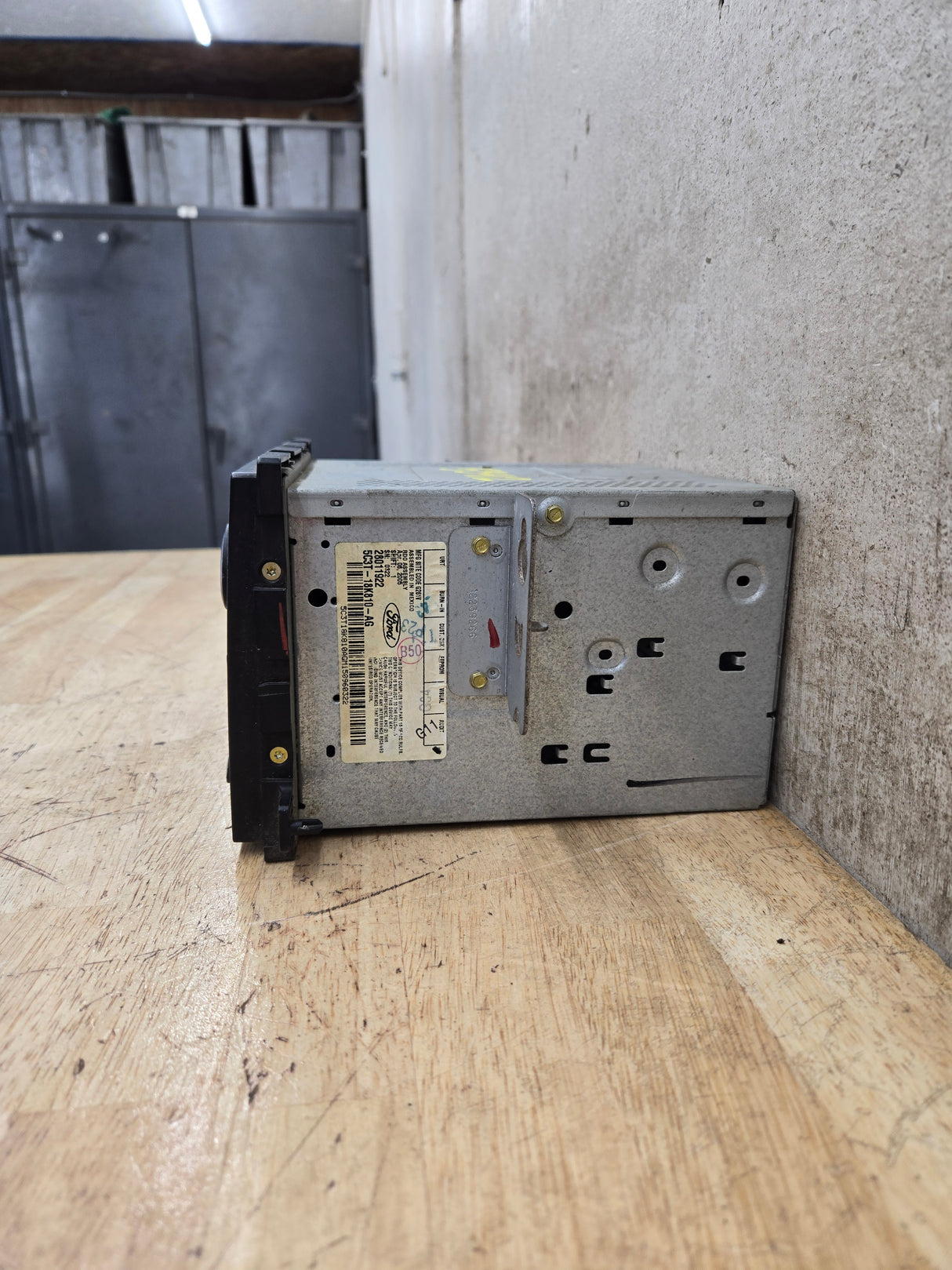 2005-2007 Ford Super Duty F250 F350 F450 F550 Factory Radio Head Unit AM/FM CD OEM 5C3T-18K810-AG