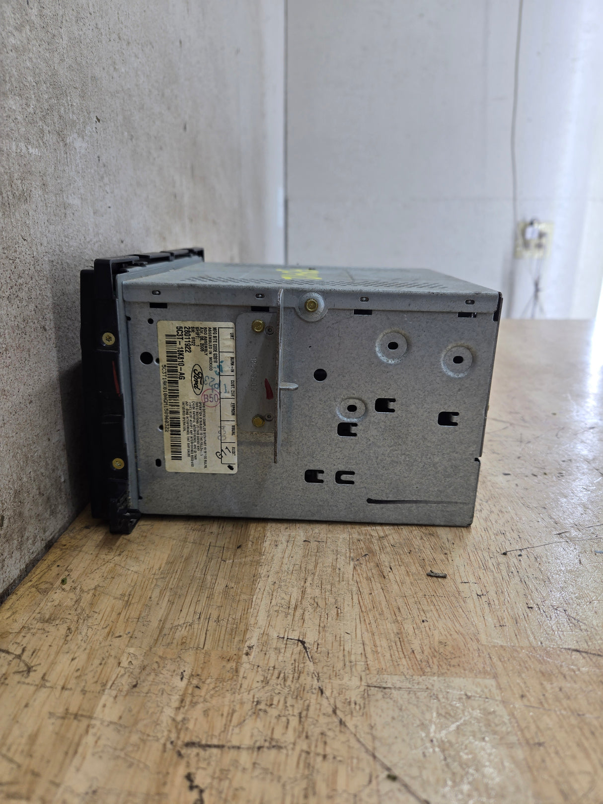 2005-2007 Ford Super Duty F250 F350 F450 F550 Factory Radio Head Unit AM/FM CD OEM 5C3T-18K810-AG