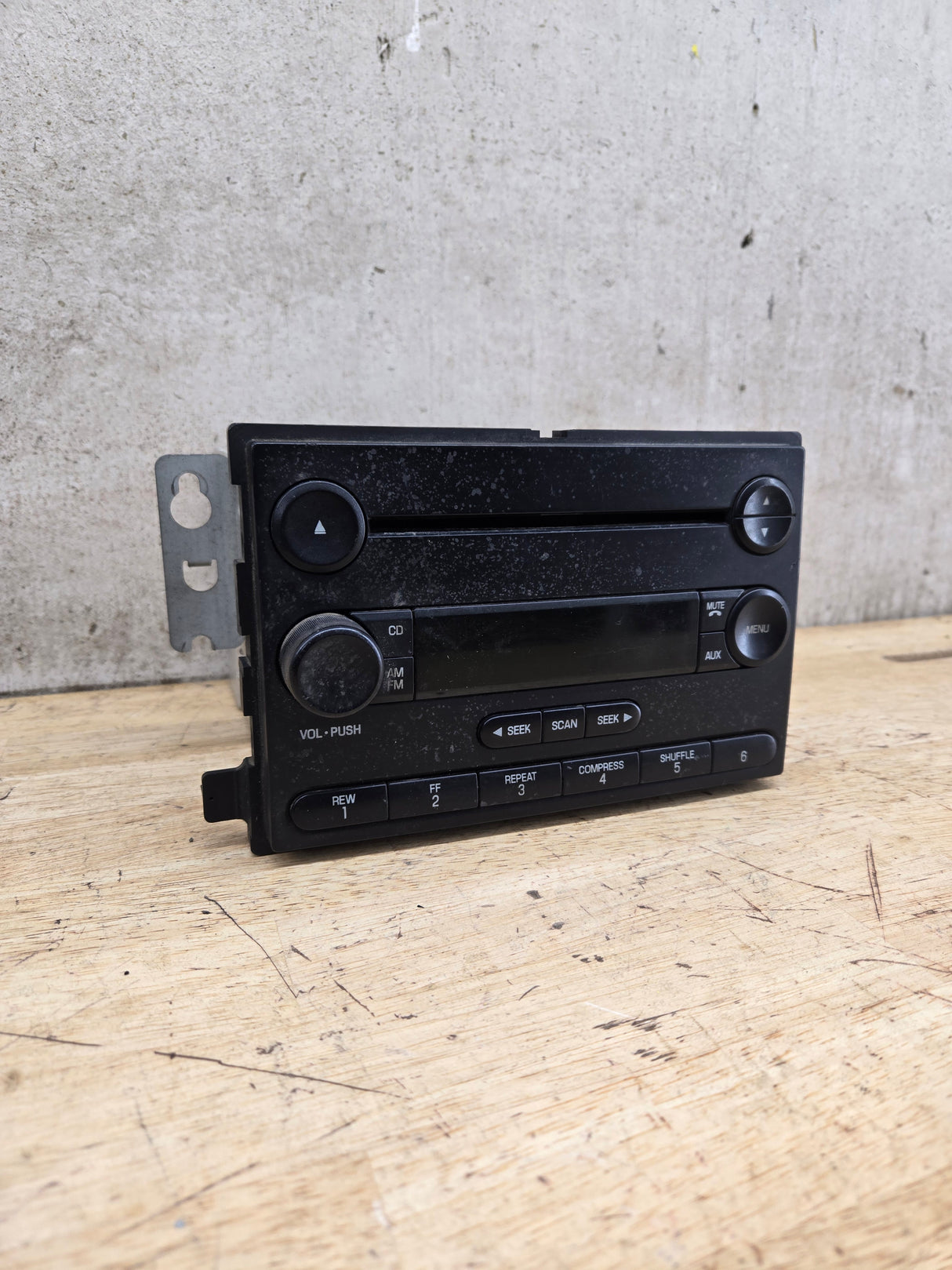 2005-2007 Ford Super Duty F250 F350 F450 F550 Factory Radio Head Unit AM/FM CD OEM 6C3T-18C869-AD