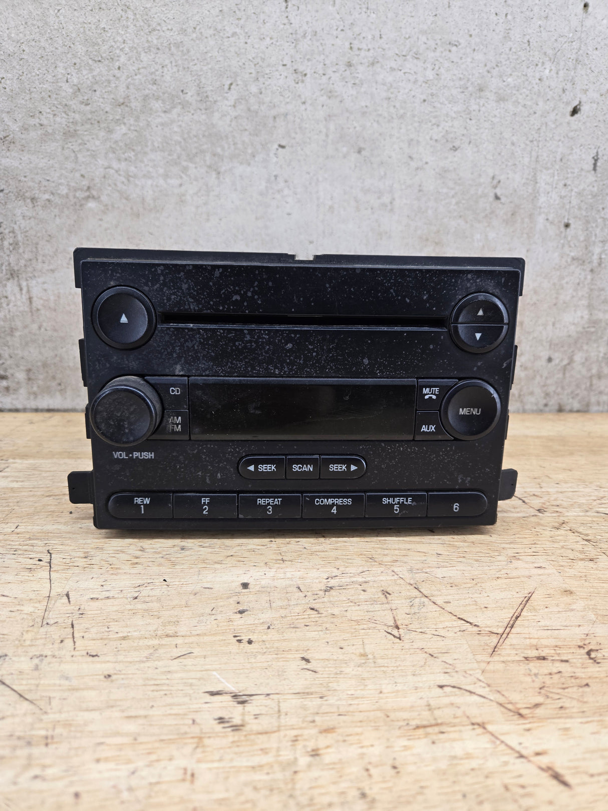 2005-2007 Ford Super Duty F250 F350 F450 F550 Factory Radio Head Unit AM/FM CD OEM 6C3T-18C869-AD