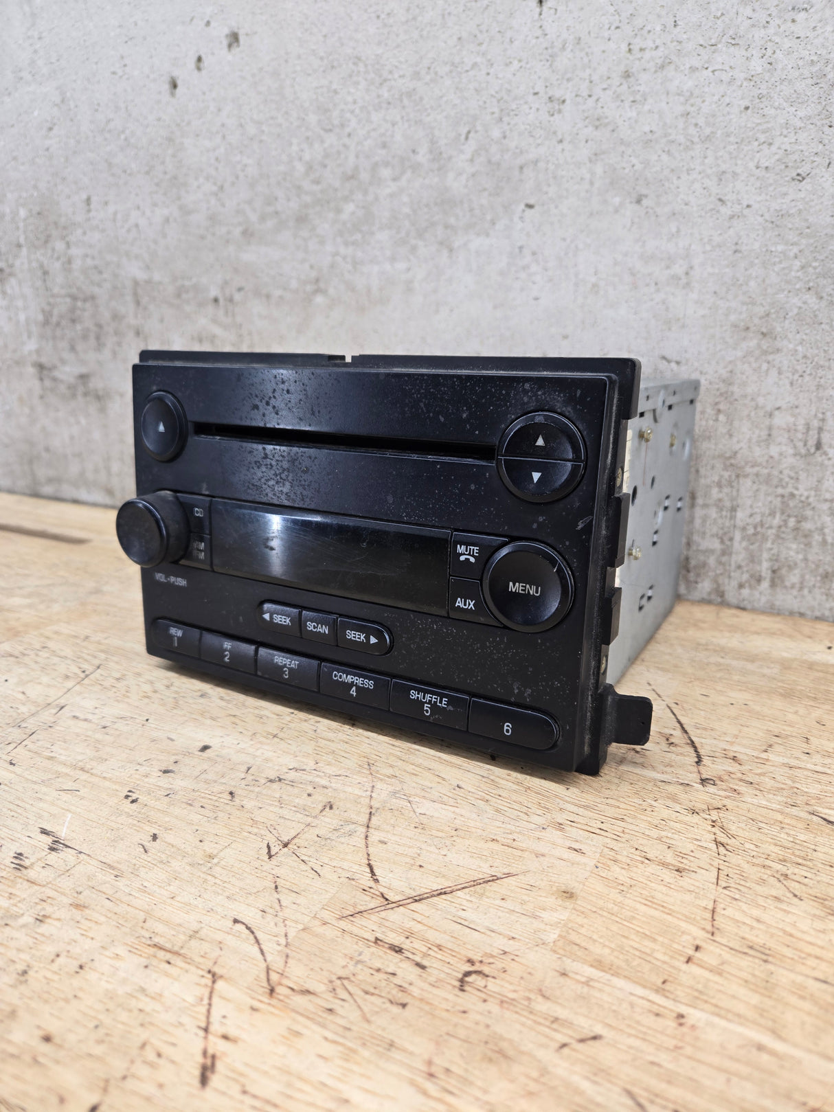 2005-2007 Ford Super Duty F250 F350 F450 F550 Factory Radio Head Unit AM/FM CD OEM 6C3T-18C869-AD