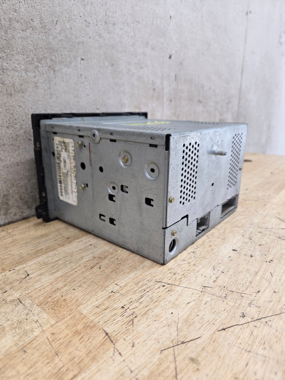 2005-2007 Ford Super Duty F250 F350 F450 F550 Factory Radio Head Unit AM/FM CD OEM 6C3T-18C869-AD