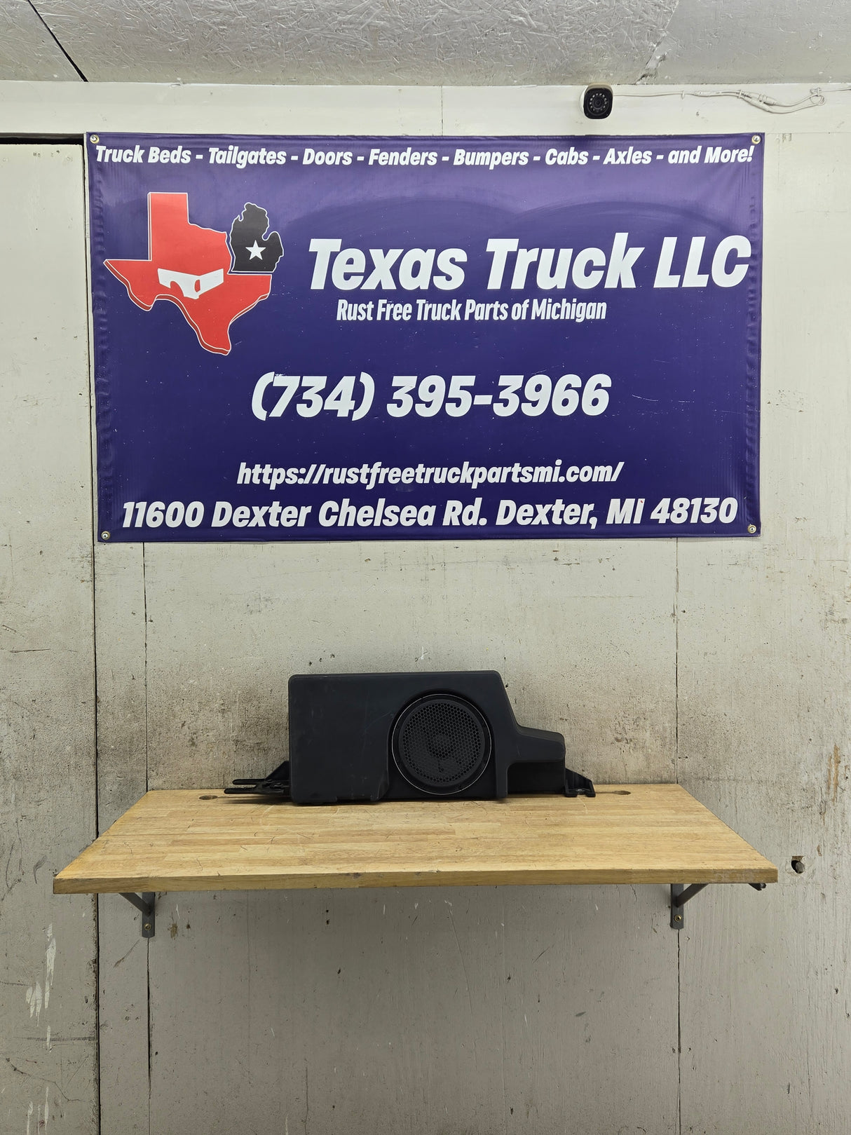 2008-2010 Ford Super Duty F250 F350 Rear Speaker/Subwoofer WITH AMP 9C3T-18C804-AA3GAX OEM