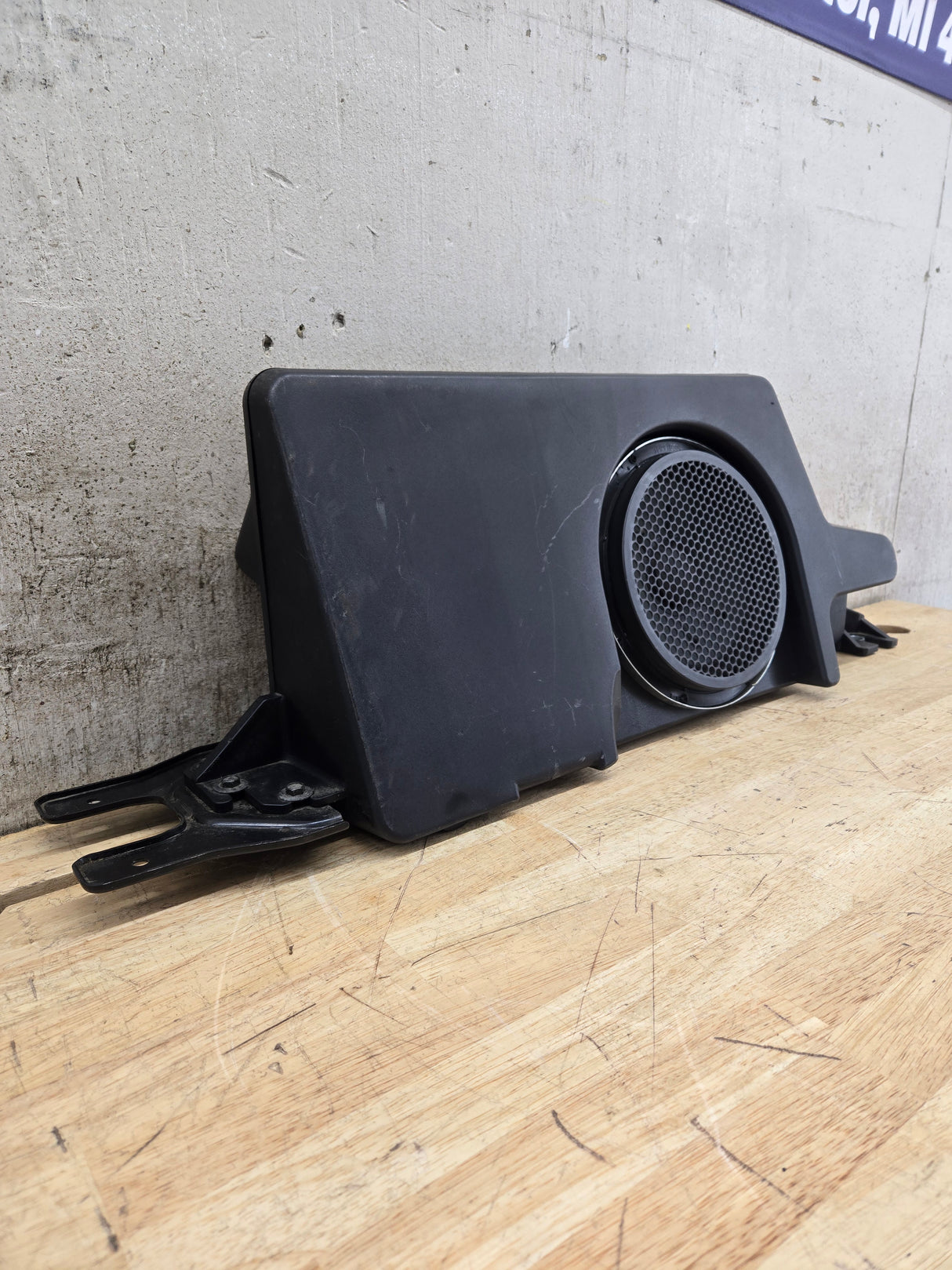 2008-2010 Ford Super Duty F250 F350 Rear Speaker/Subwoofer WITH AMP 9C3T-18C804-AA3GAX OEM