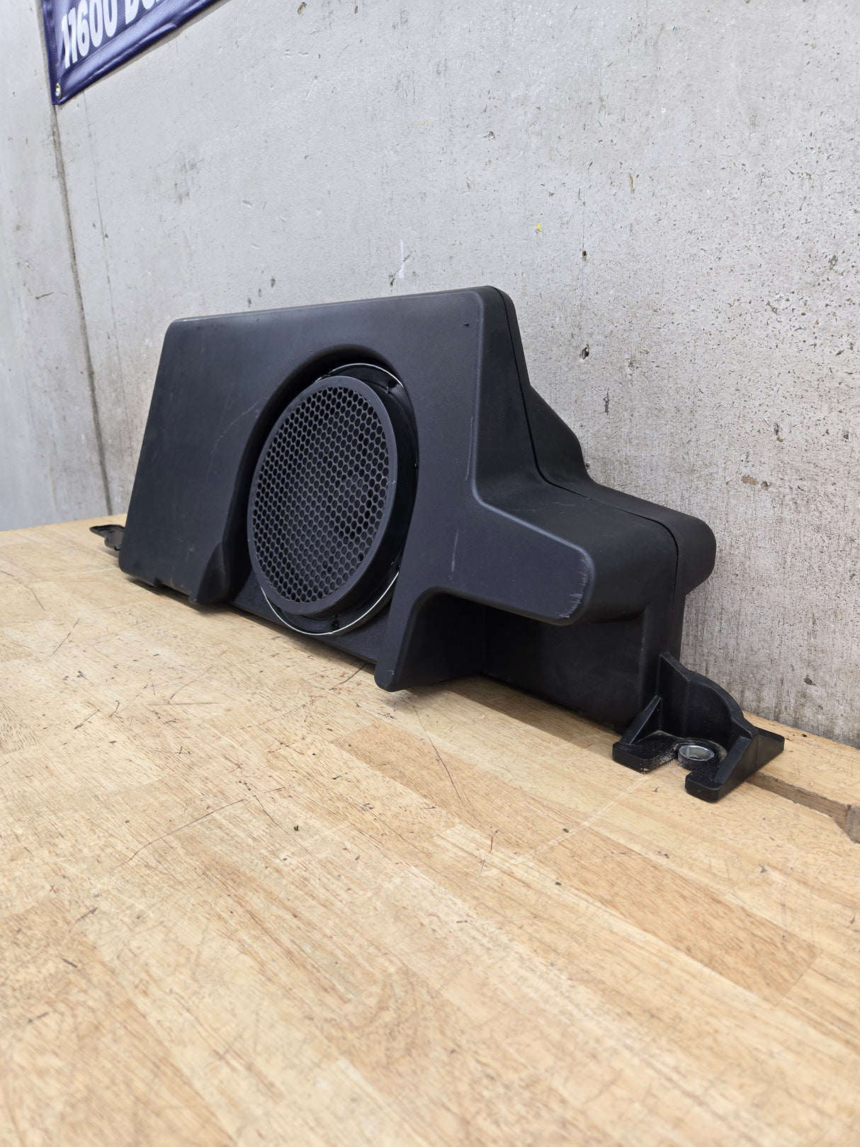 2008-2010 Ford Super Duty F250 F350 Rear Speaker/Subwoofer WITH AMP 9C3T-18C804-AA3GAX OEM