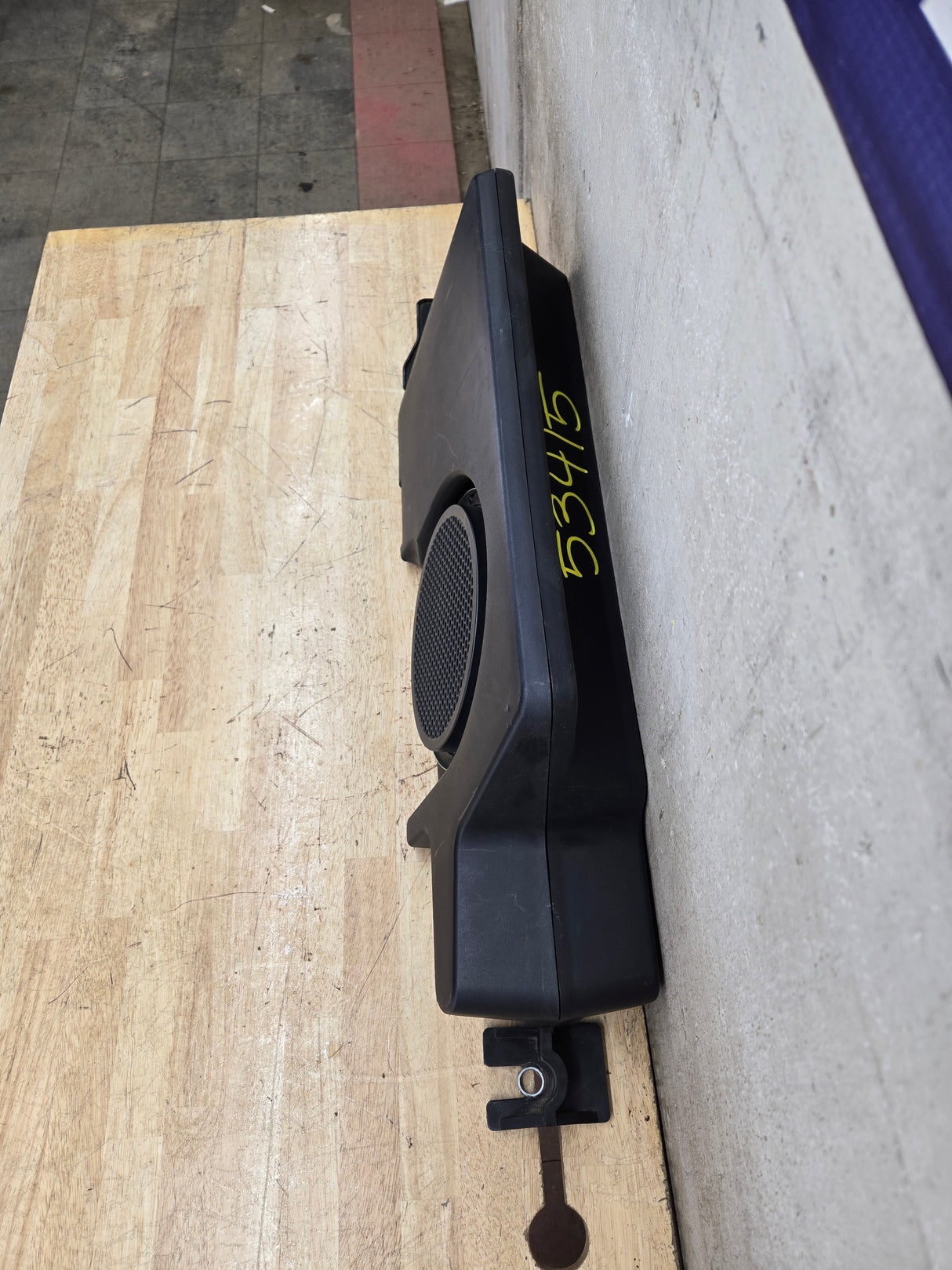 2008-2010 Ford Super Duty F250 F350 Rear Speaker/Subwoofer WITH AMP 9C3T-18C804-AA3GAX OEM