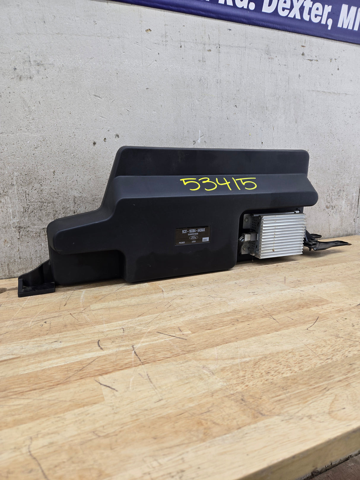 2008-2010 Ford Super Duty F250 F350 Rear Speaker/Subwoofer WITH AMP 9C3T-18C804-AA3GAX OEM