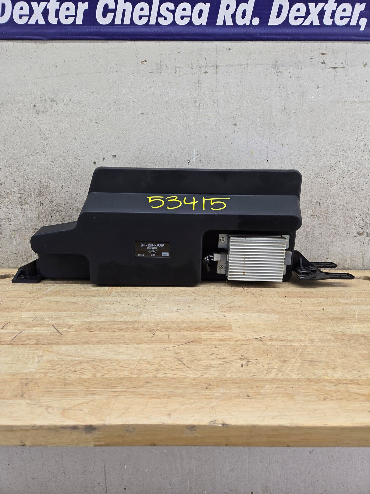 2008-2010 Ford Super Duty F250 F350 Rear Speaker/Subwoofer WITH AMP 9C3T-18C804-AA3GAX OEM