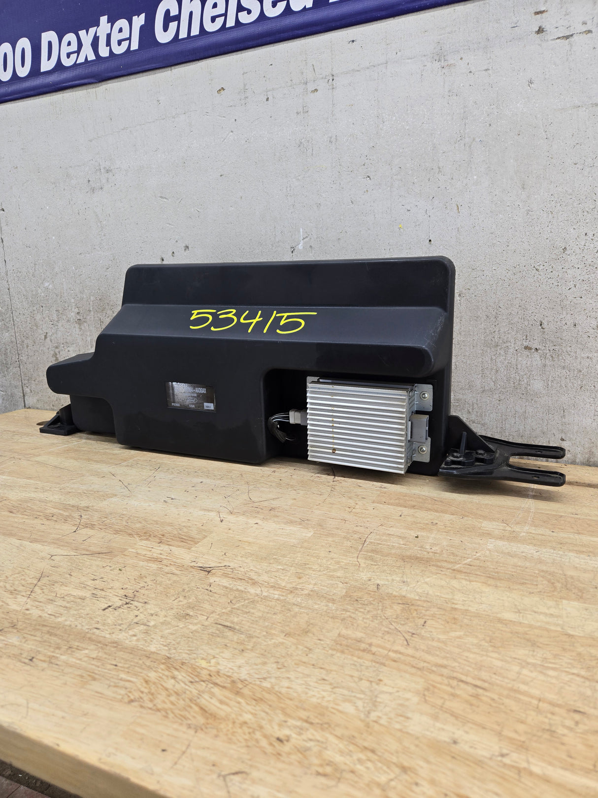 2008-2010 Ford Super Duty F250 F350 Rear Speaker/Subwoofer WITH AMP 9C3T-18C804-AA3GAX OEM