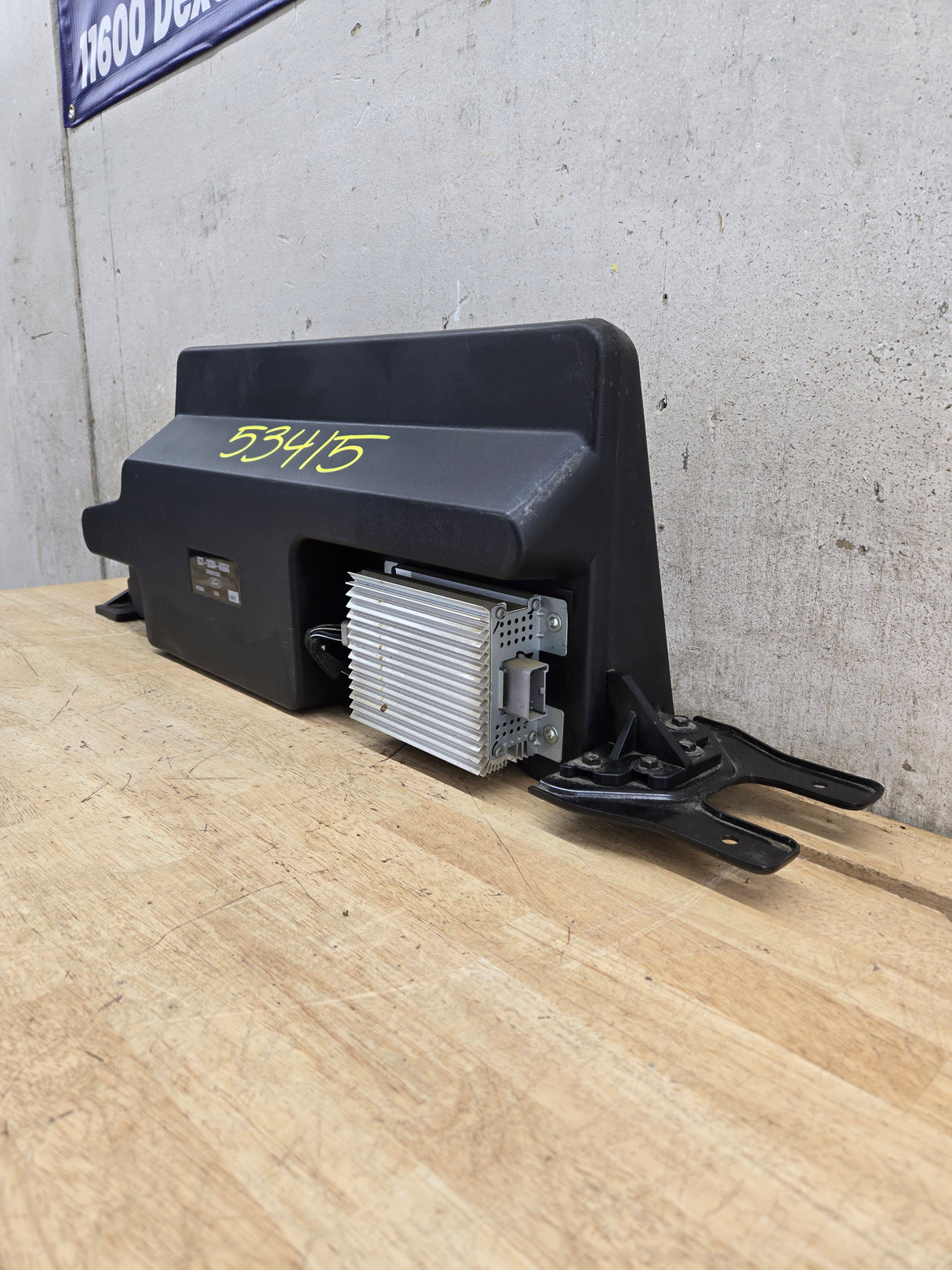 2008-2010 Ford Super Duty F250 F350 Rear Speaker/Subwoofer WITH AMP 9C3T-18C804-AA3GAX OEM