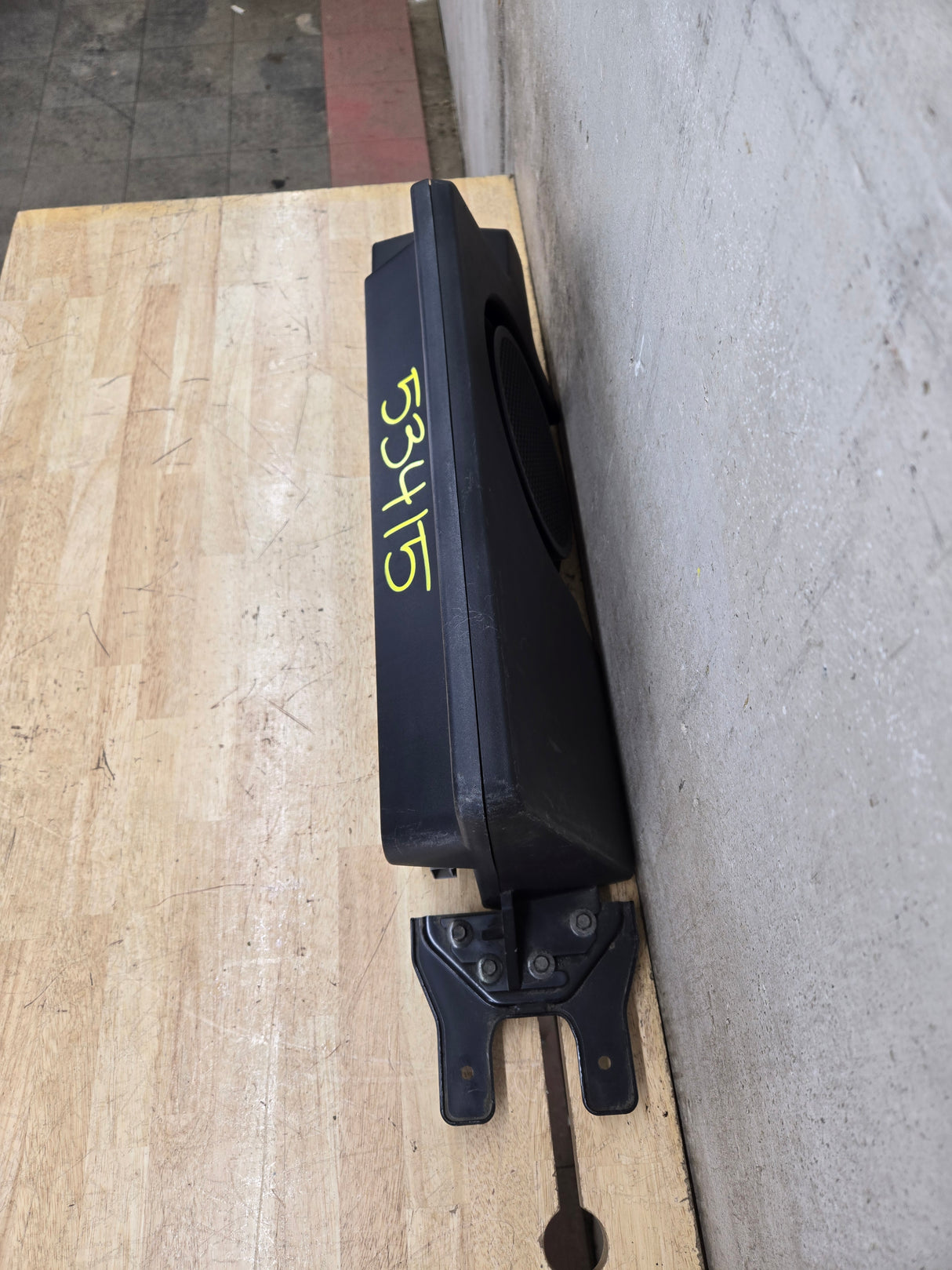 2008-2010 Ford Super Duty F250 F350 Rear Speaker/Subwoofer WITH AMP 9C3T-18C804-AA3GAX OEM