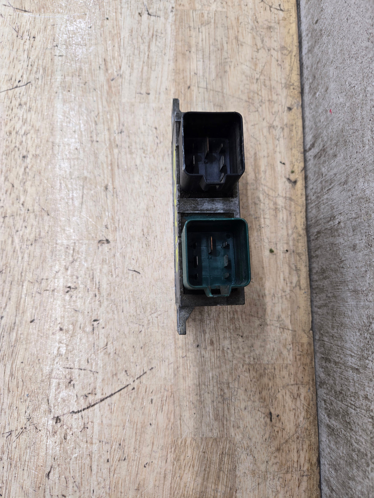 2000-2010 OEM Motocraft Diesel Glow Plug Module Relay Switch for 7.3L 6.0L 6.4L Powerstroke