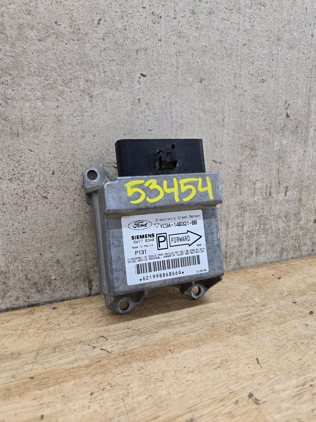 2000 Ford Electronic Crash Sensor Control Module OEM p131 / YC3A-14B321-BB