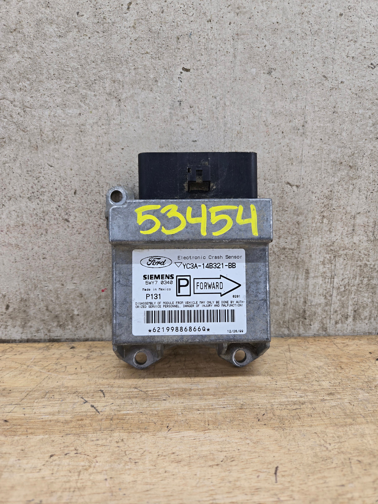 2000 Ford Electronic Crash Sensor Control Module OEM p131 / YC3A-14B321-BB