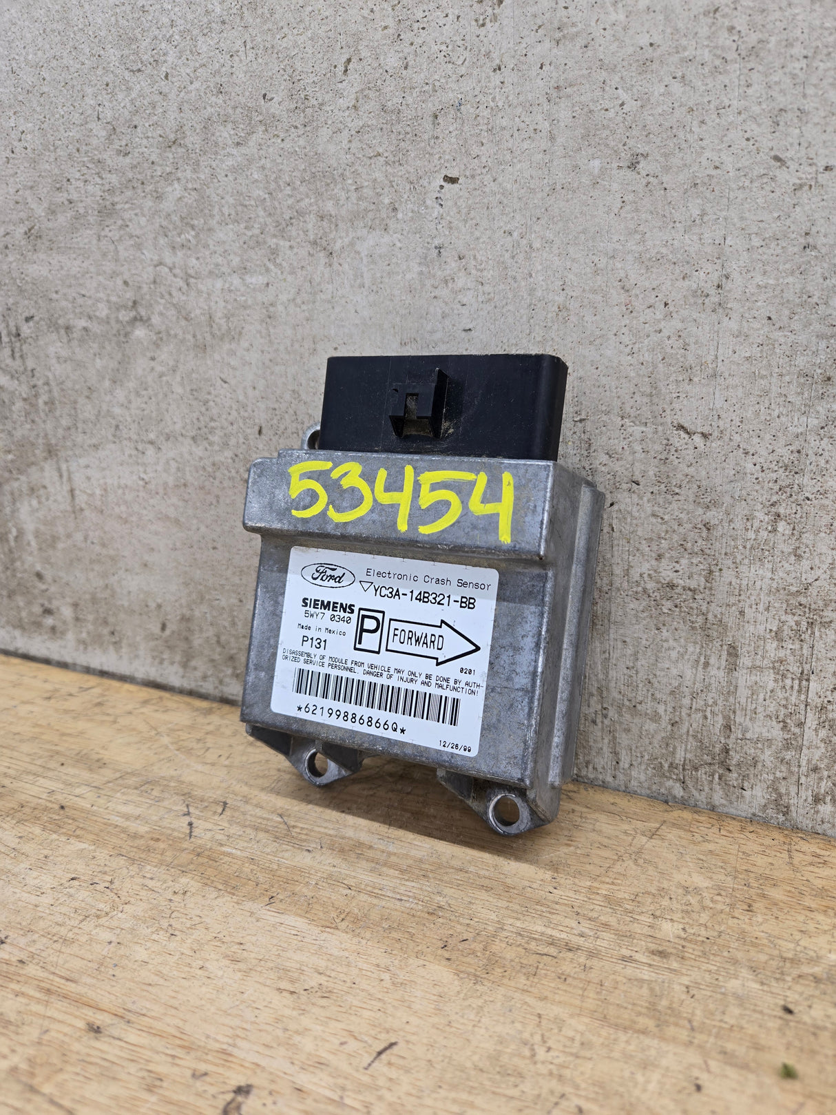 2000 Ford Electronic Crash Sensor Control Module OEM p131 / YC3A-14B321-BB