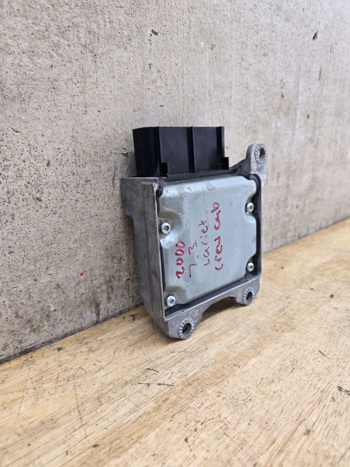 2000 Ford Electronic Crash Sensor Control Module OEM p131 / YC3A-14B321-BB