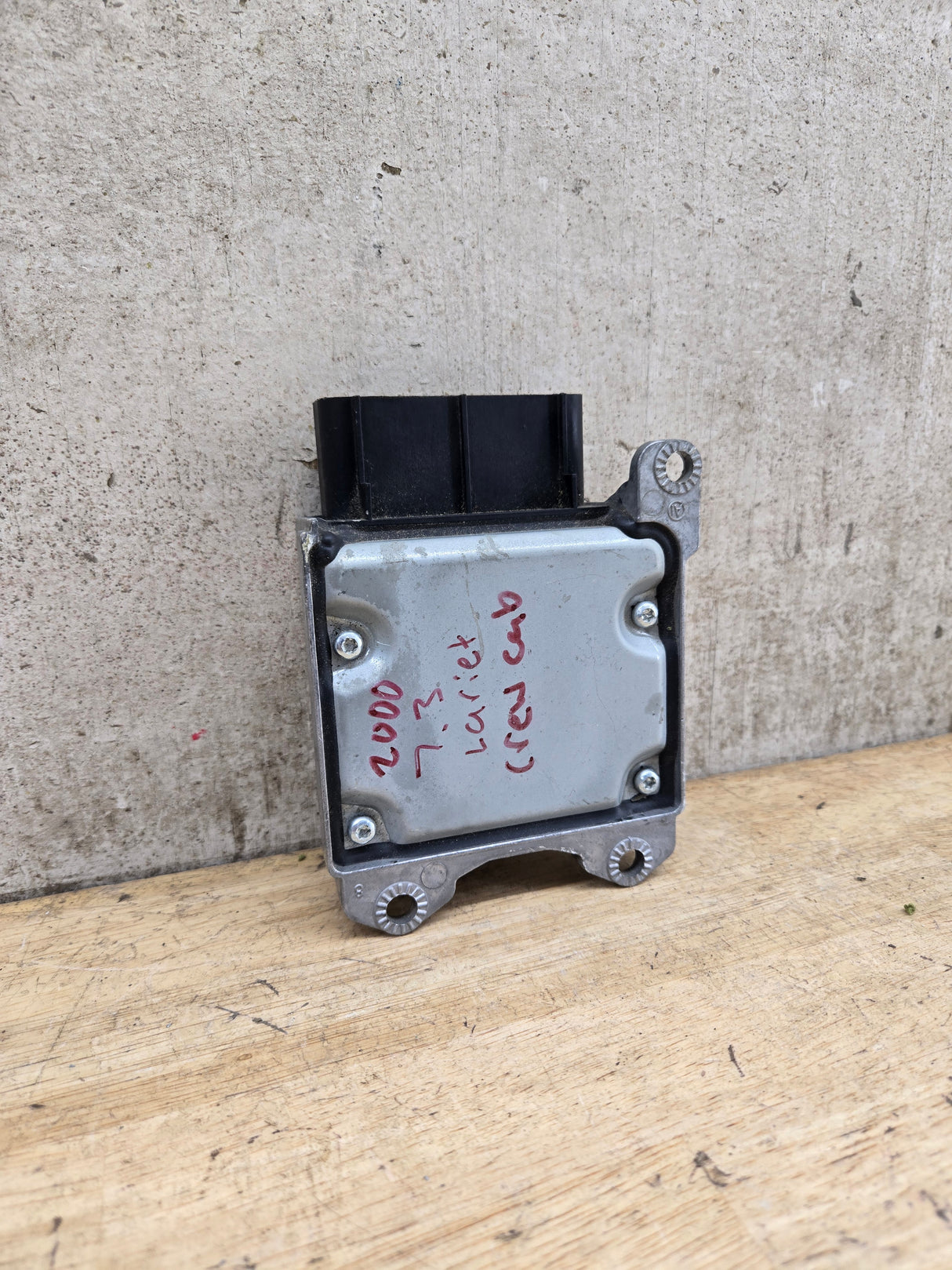 2000 Ford Electronic Crash Sensor Control Module OEM p131 / YC3A-14B321-BB