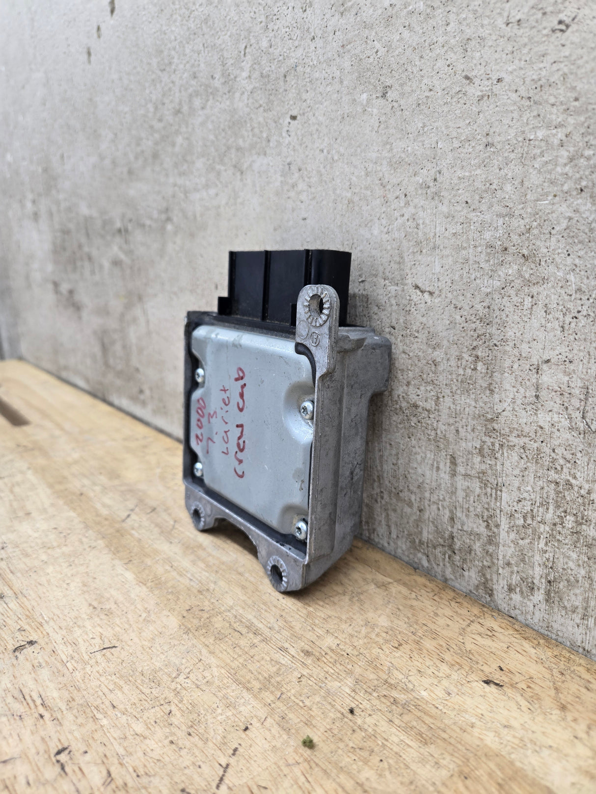 2000 Ford Electronic Crash Sensor Control Module OEM p131 / YC3A-14B321-BB