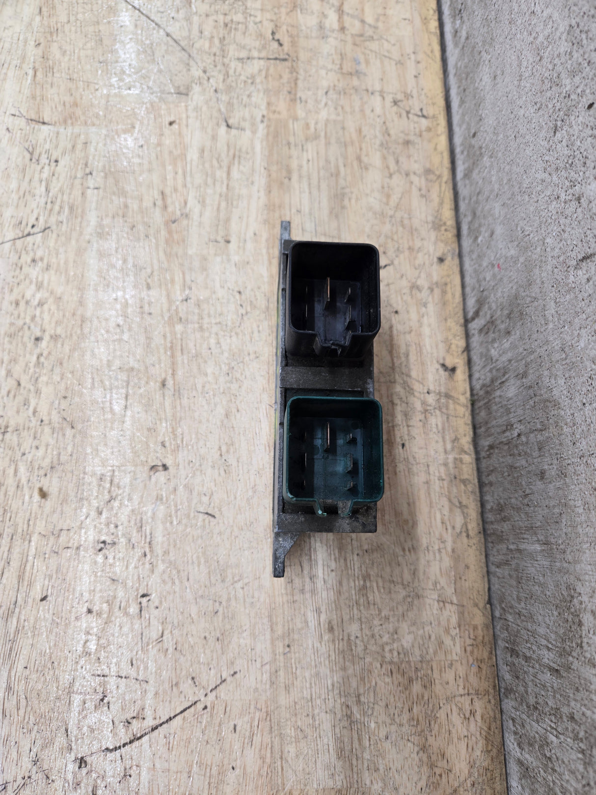 2000-2010 OEM Motocraft Diesel Glow Plug Module Relay Switch for 7.3L 6.0L 6.4L Powerstroke