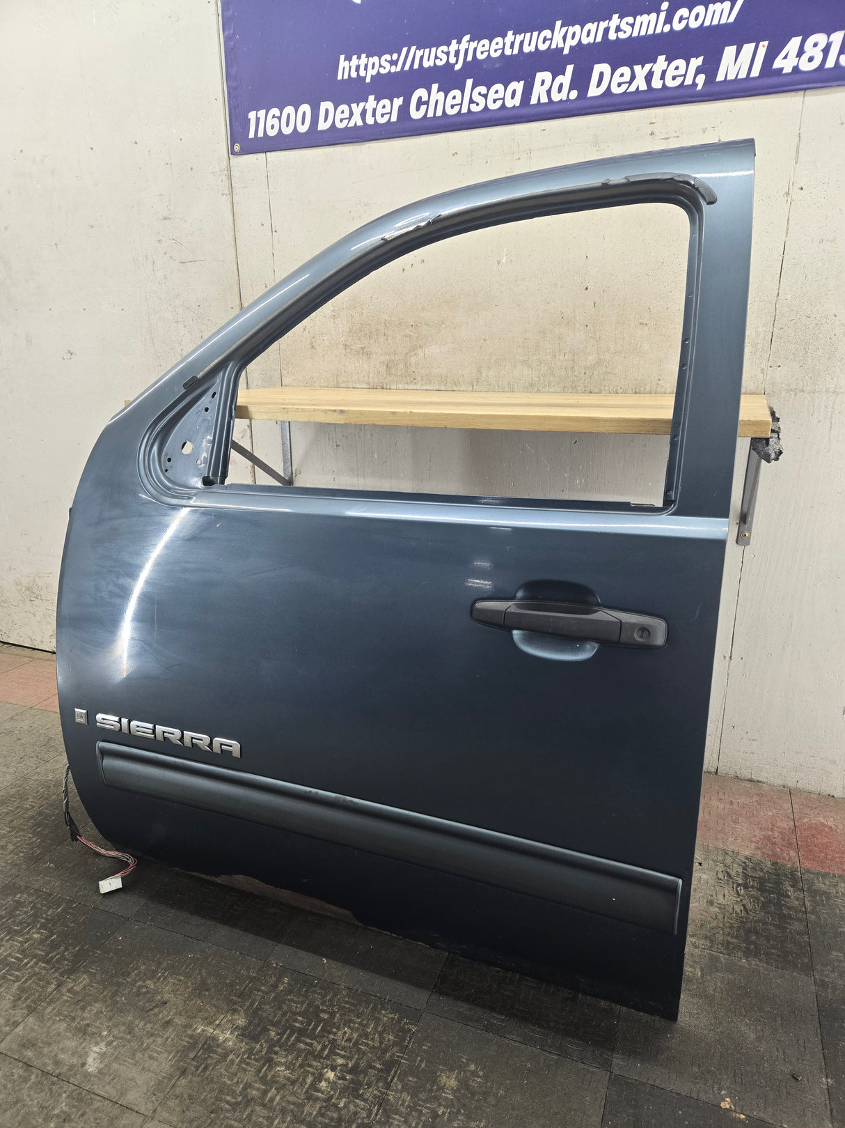 2007-2013 Chevrolet Silverado / GMC Sierra 1500 2500 3500 HD LH Front Driver Side Door