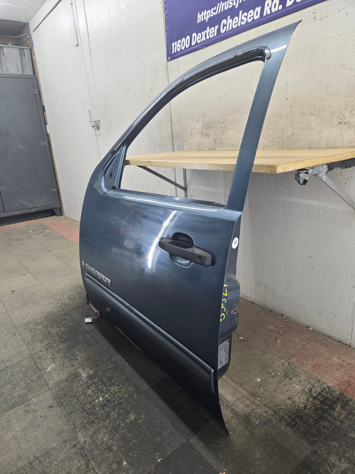 2007-2013 Chevrolet Silverado / GMC Sierra 1500 2500 3500 HD LH Front Driver Side Door