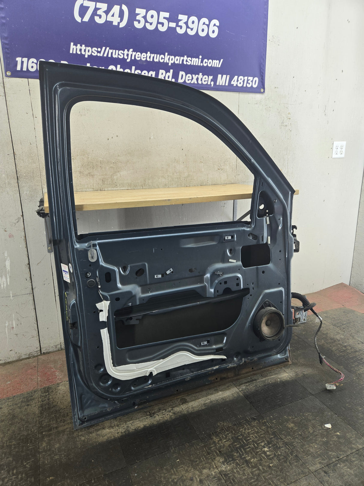 2007-2013 Chevrolet Silverado / GMC Sierra 1500 2500 3500 HD LH Front Driver Side Door