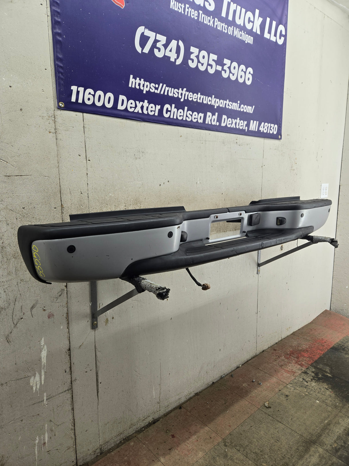 1999-2007 Chevrolet Silverado / GMC Sierra 2500 3500 HD Rear Bumper With Park Sensors
