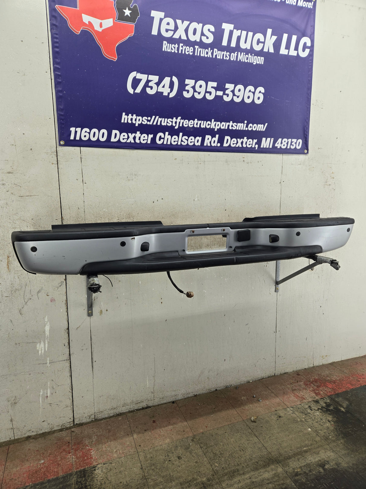 1999-2007 Chevrolet Silverado / GMC Sierra 2500 3500 HD Rear Bumper With Park Sensors