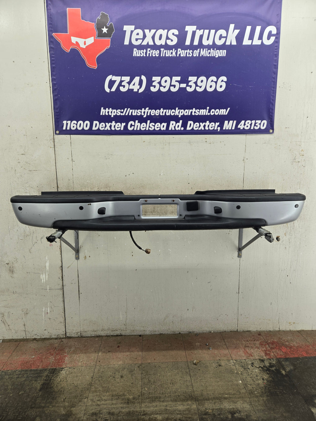 1999-2007 Chevrolet Silverado / GMC Sierra 2500 3500 HD Rear Bumper With Park Sensors