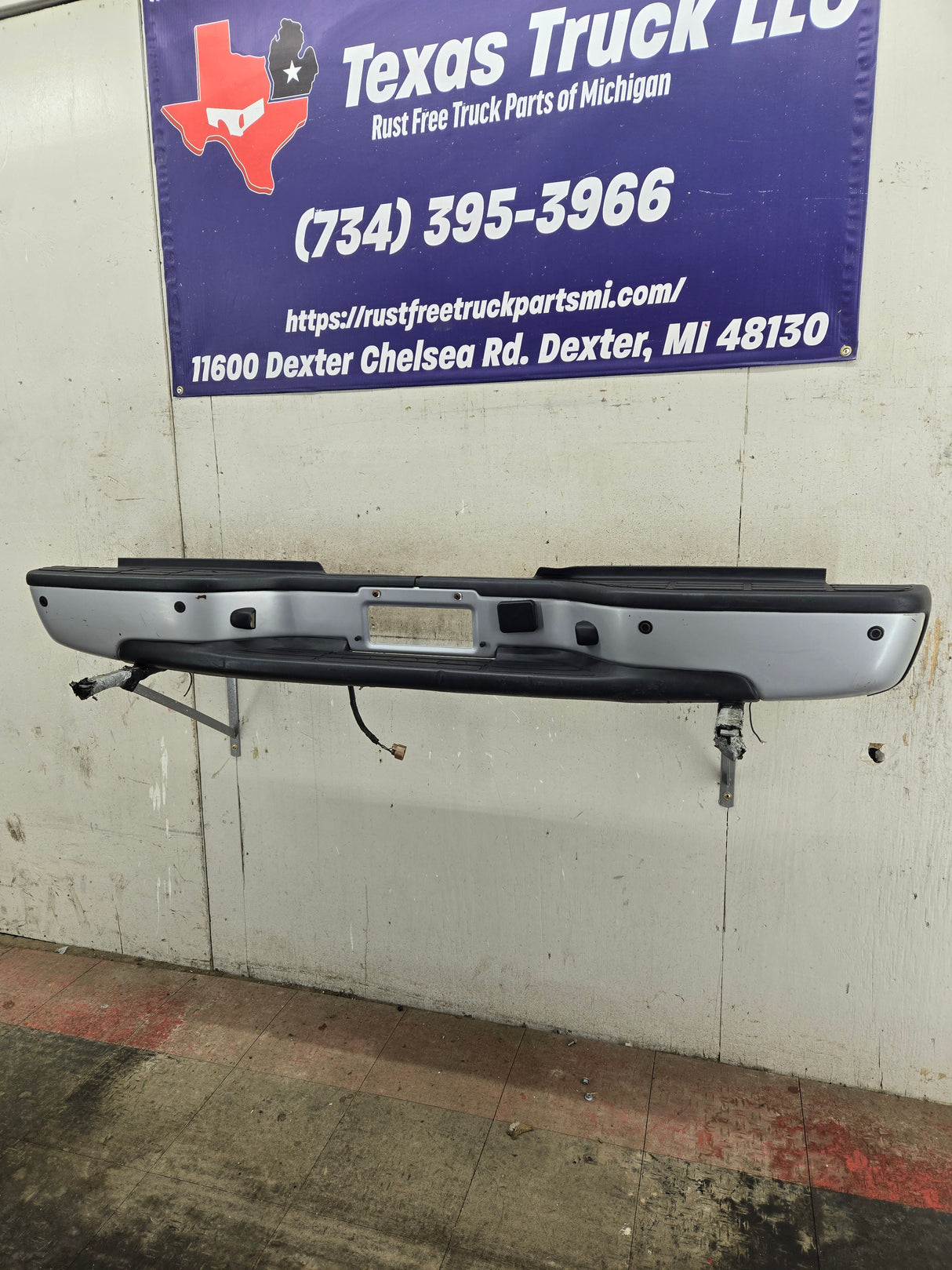 1999-2007 Chevrolet Silverado / GMC Sierra 2500 3500 HD Rear Bumper With Park Sensors
