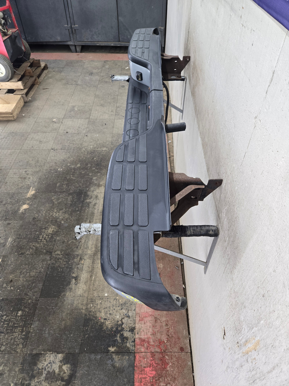 1999-2007 Chevrolet Silverado / GMC Sierra 2500 3500 HD Rear Bumper With Park Sensors