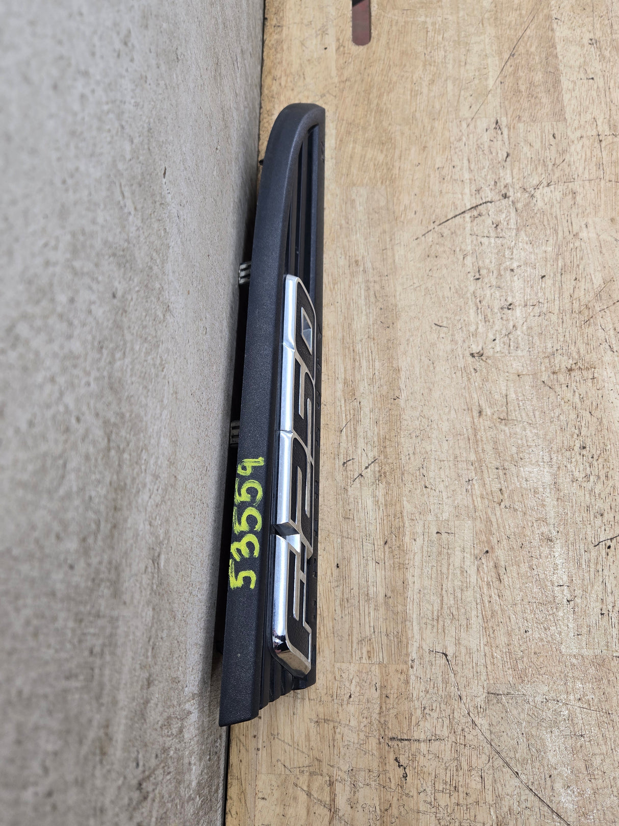 2011-2016 Ford Super Duty F250 Fender Badge Emblem Passenger side RH