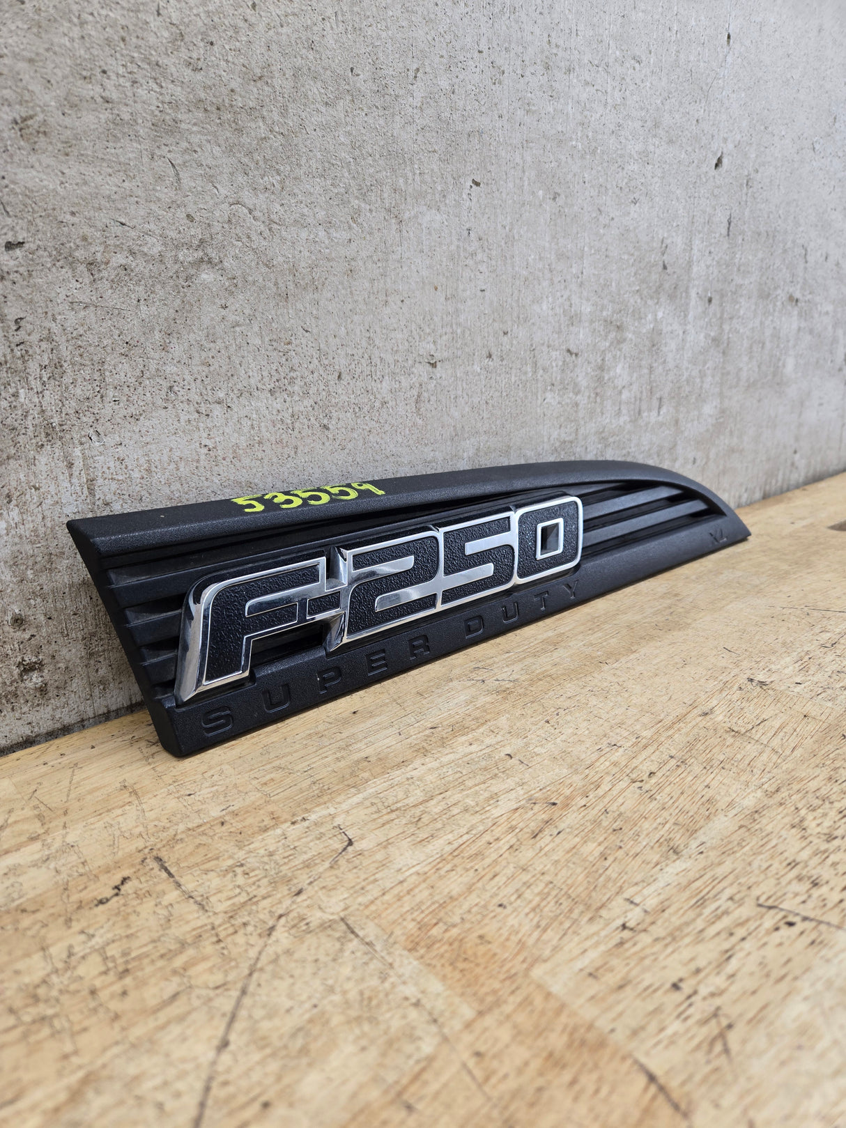 2011-2016 Ford Super Duty F250 Fender Badge Emblem Passenger side RH