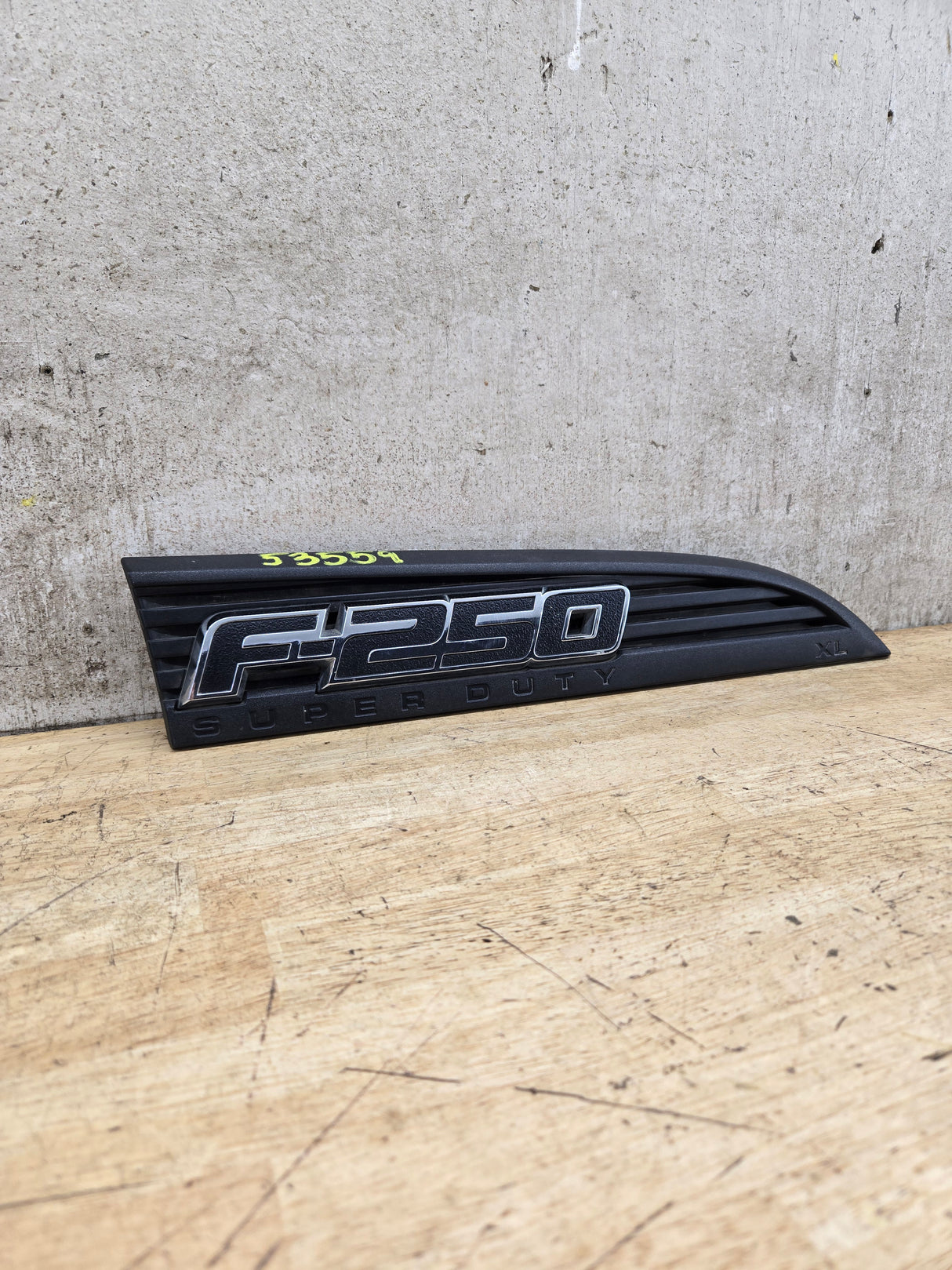 2011-2016 Ford Super Duty F250 Fender Badge Emblem Passenger side RH