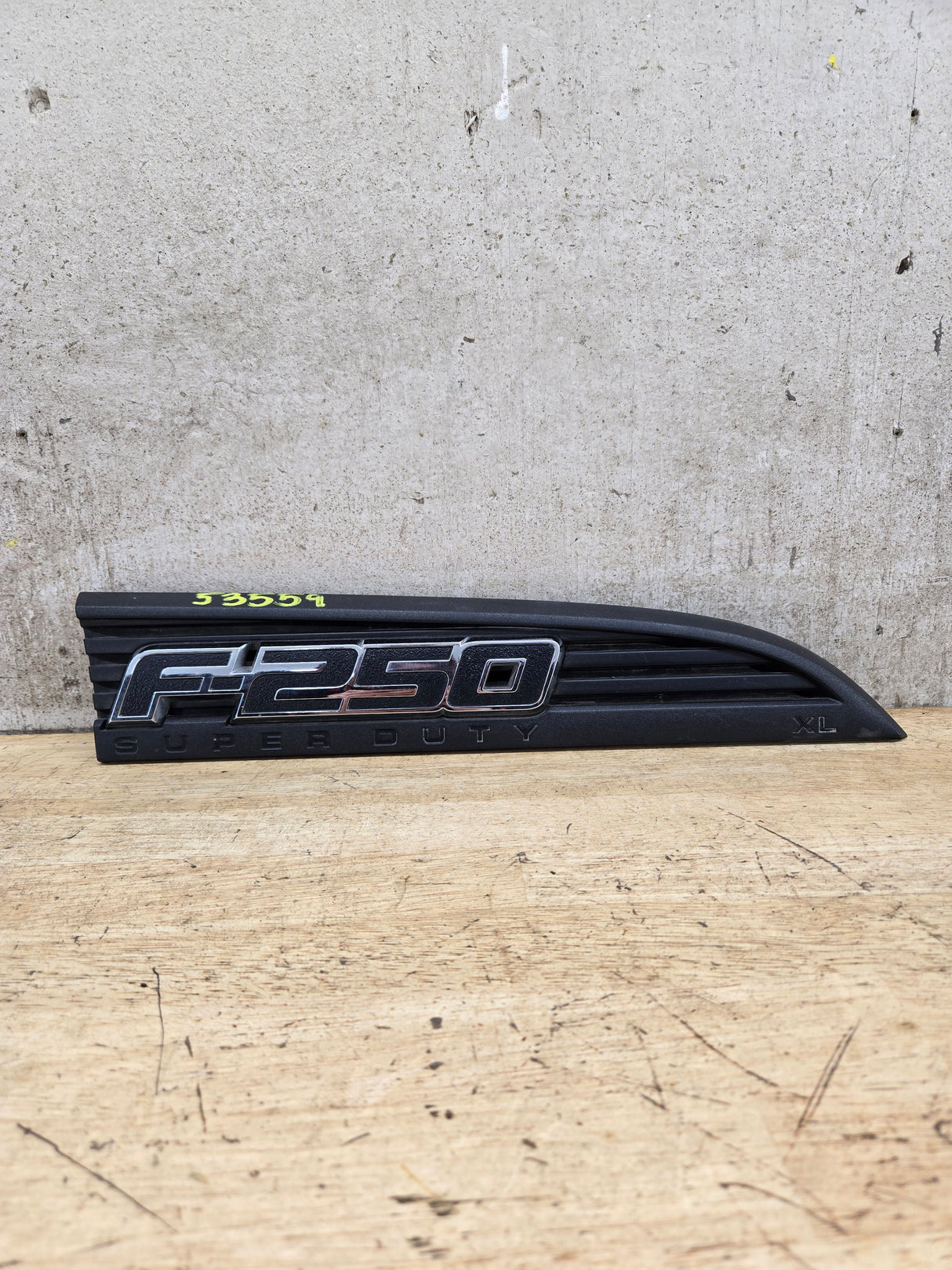 2011-2016 Ford Super Duty F250 Fender Badge Emblem Passenger side RH