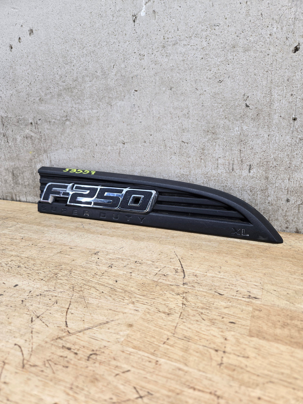 2011-2016 Ford Super Duty F250 Fender Badge Emblem Passenger side RH