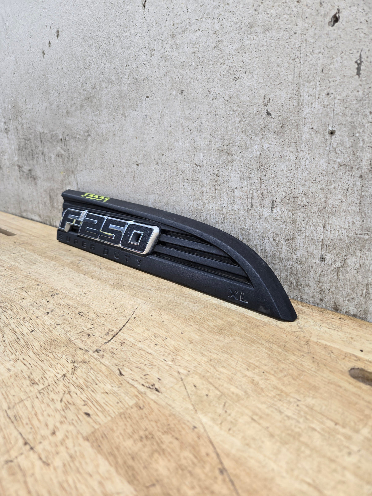 2011-2016 Ford Super Duty F250 Fender Badge Emblem Passenger side RH