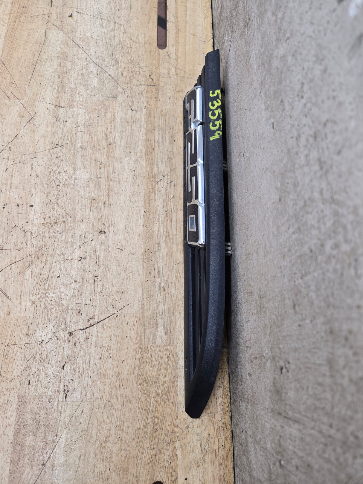 2011-2016 Ford Super Duty F250 Fender Badge Emblem Passenger side RH