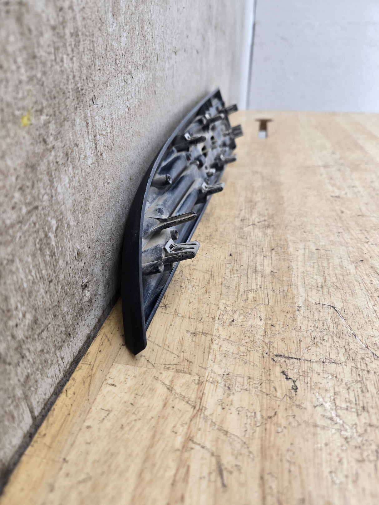 2011-2016 Ford Super Duty F250 Fender Badge Emblem Passenger side RH