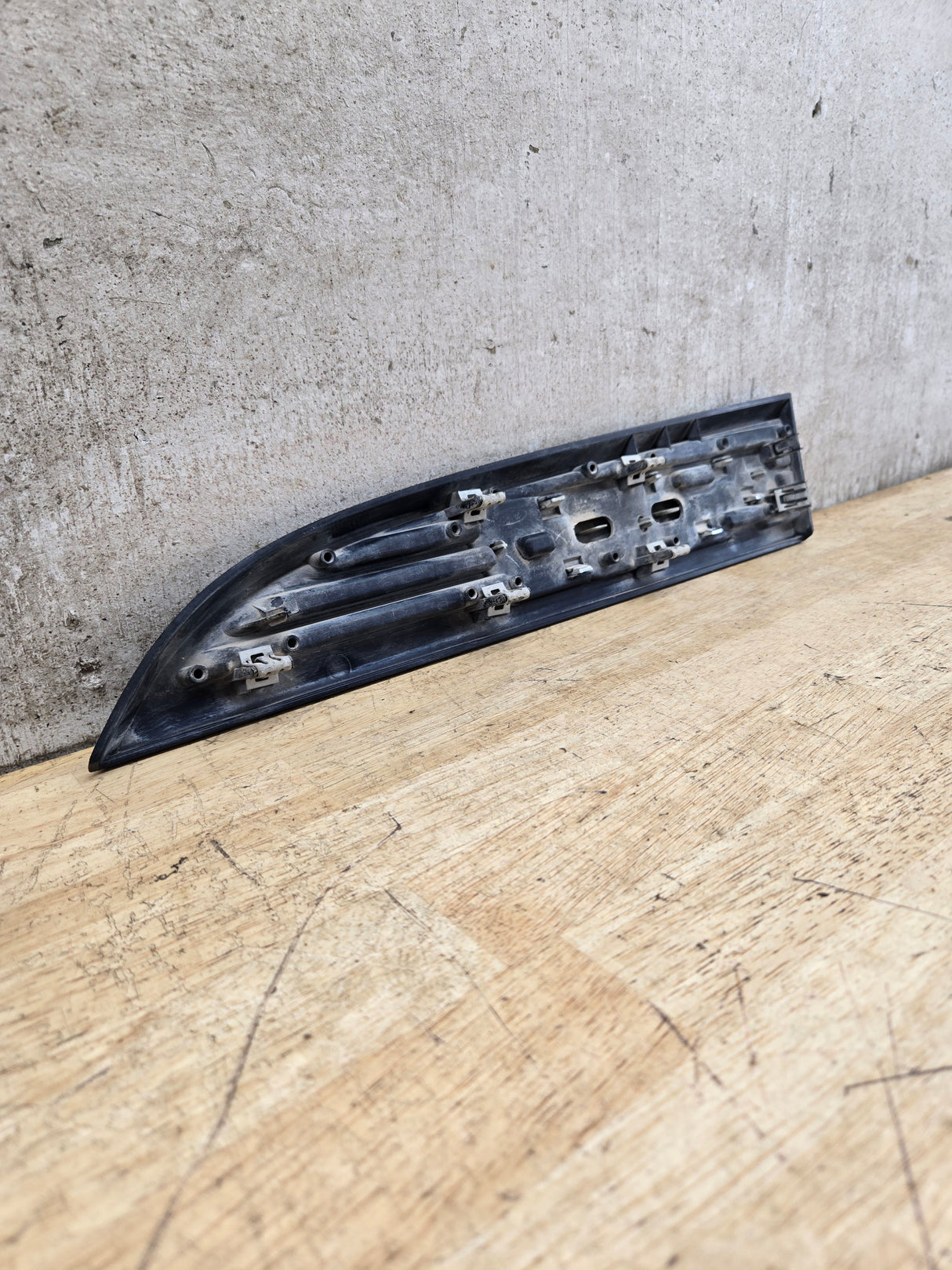 2011-2016 Ford Super Duty F250 Fender Badge Emblem Passenger side RH