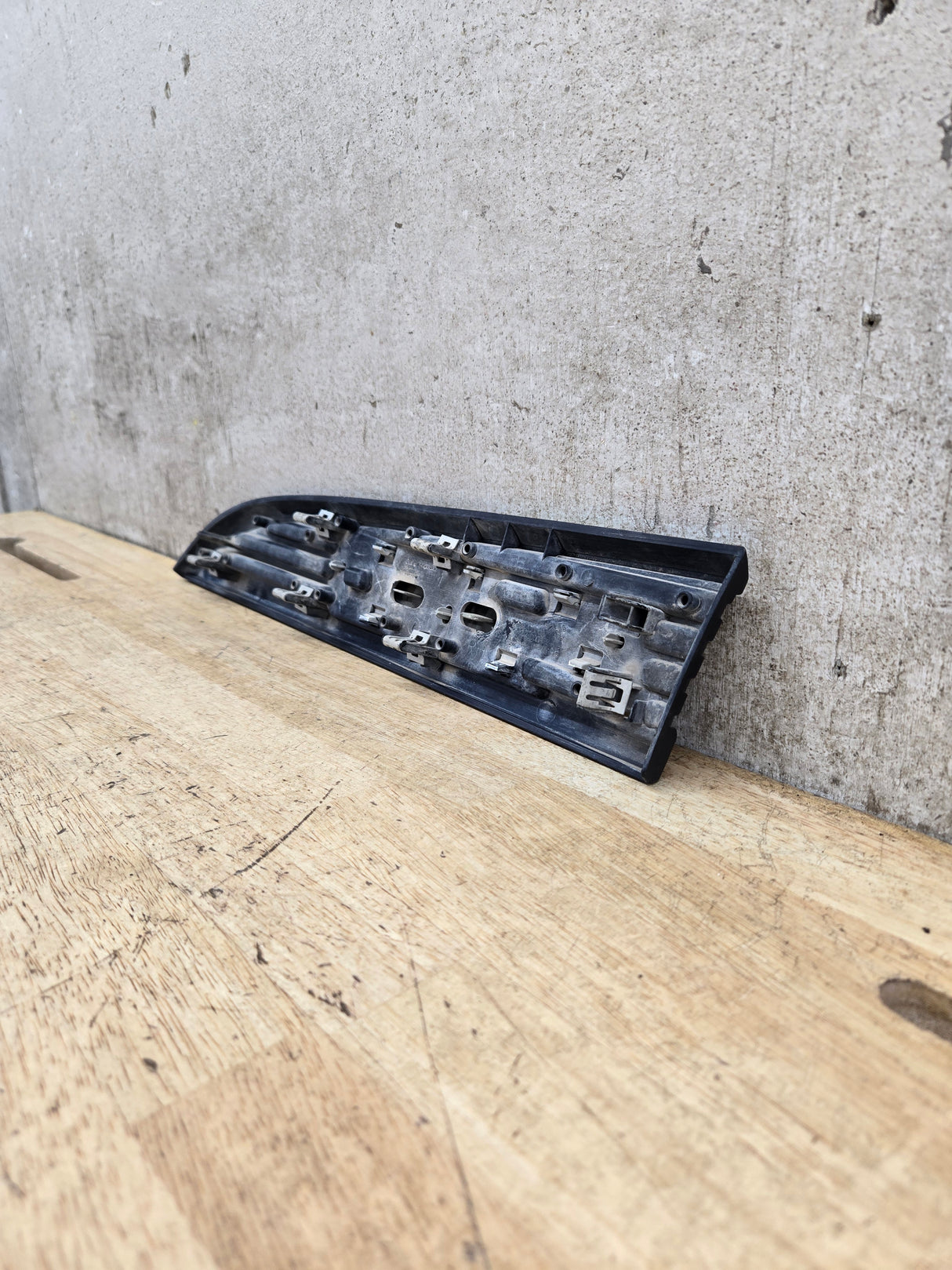 2011-2016 Ford Super Duty F250 Fender Badge Emblem Passenger side RH