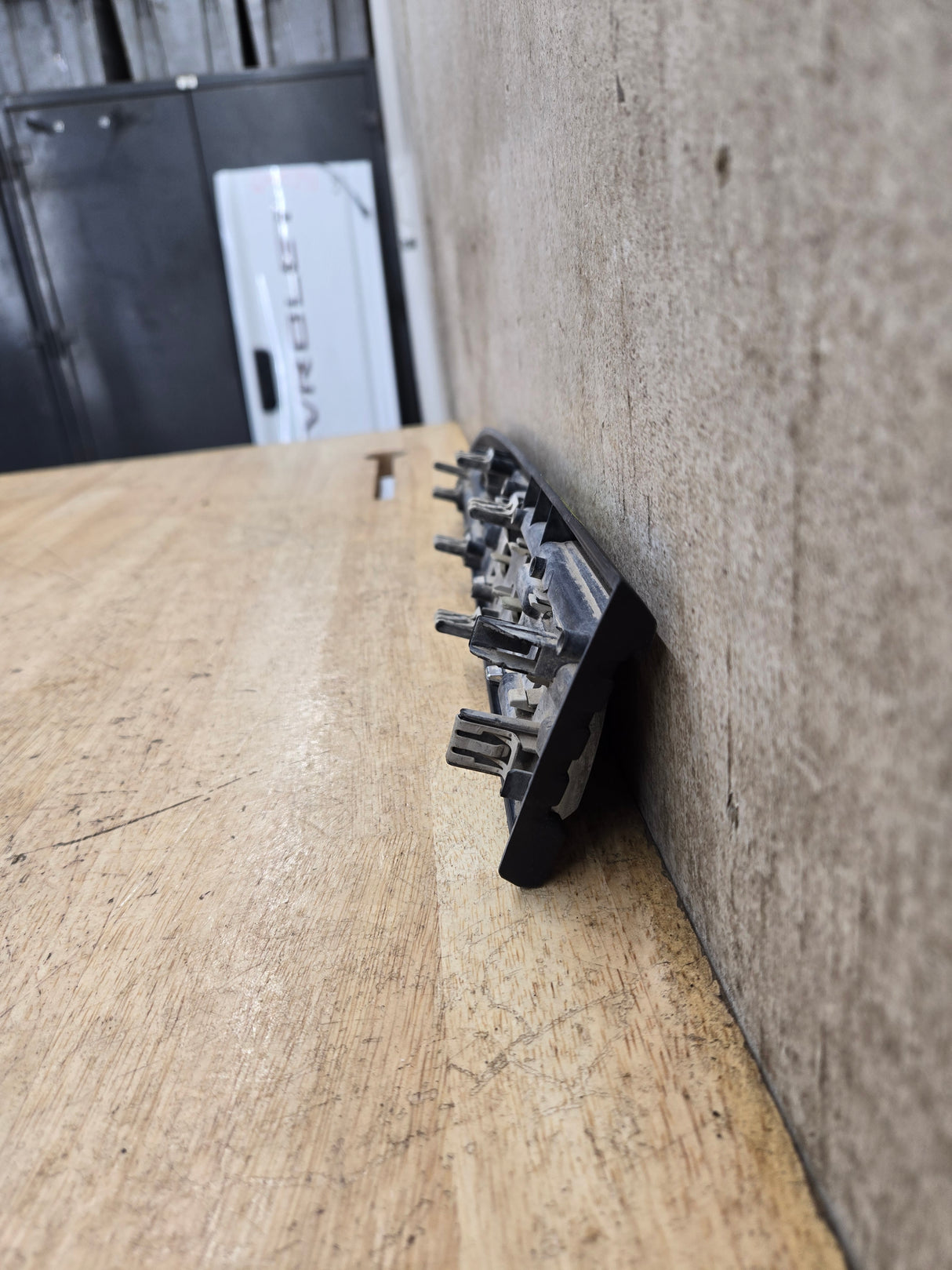 2011-2016 Ford Super Duty F250 Fender Badge Emblem Passenger side RH