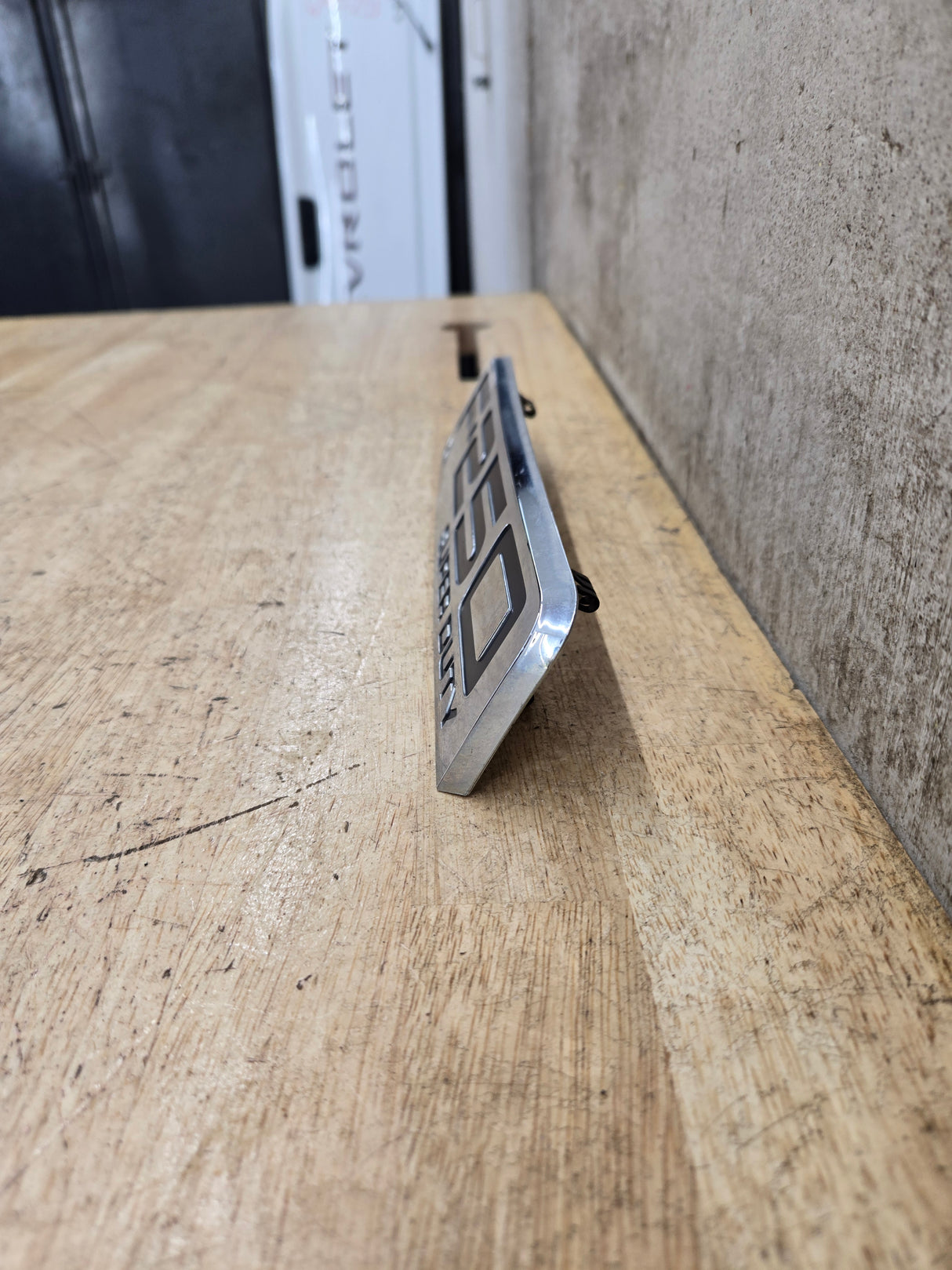 2008-2010 Ford Super Duty F250 Fender Badge Emblem Driver or Passenger Side